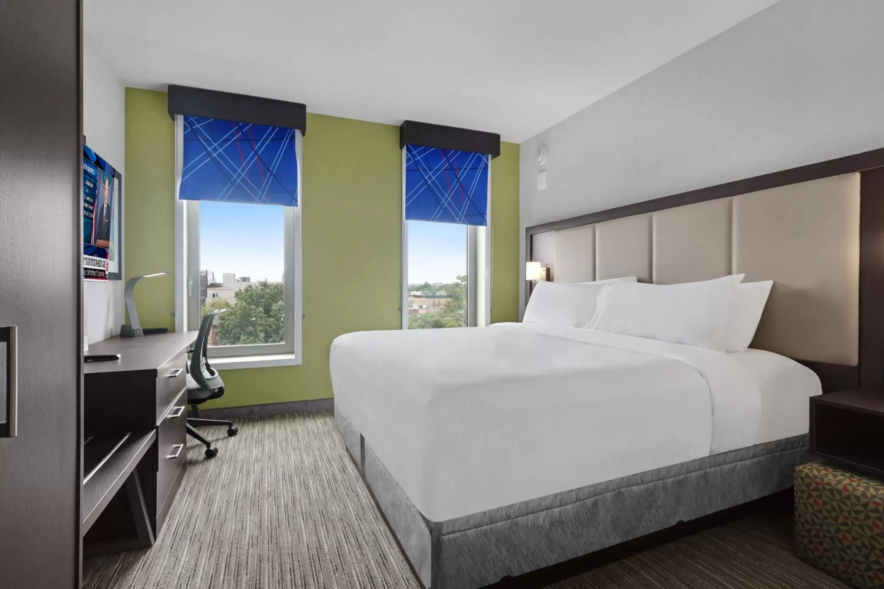 Photo of the whole room, Bed in Holiday Inn Express - Brooklyn - Bushwick , an IHG Hotel