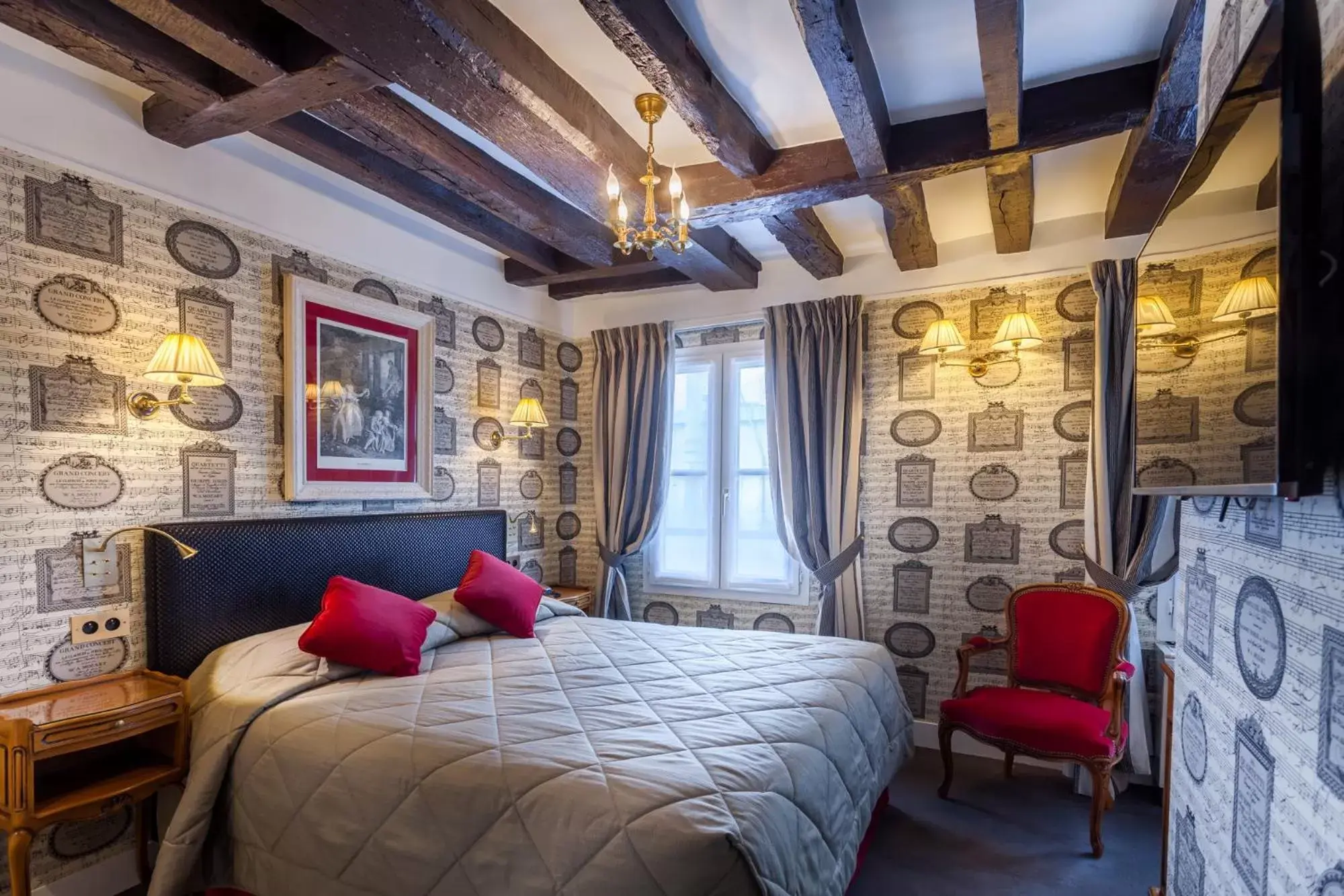 Deluxe Double Room in Grand Hôtel de L'Univers Saint-Germain Deluxe Double Room in Grand Hôtel de L'Univers Saint-Germain