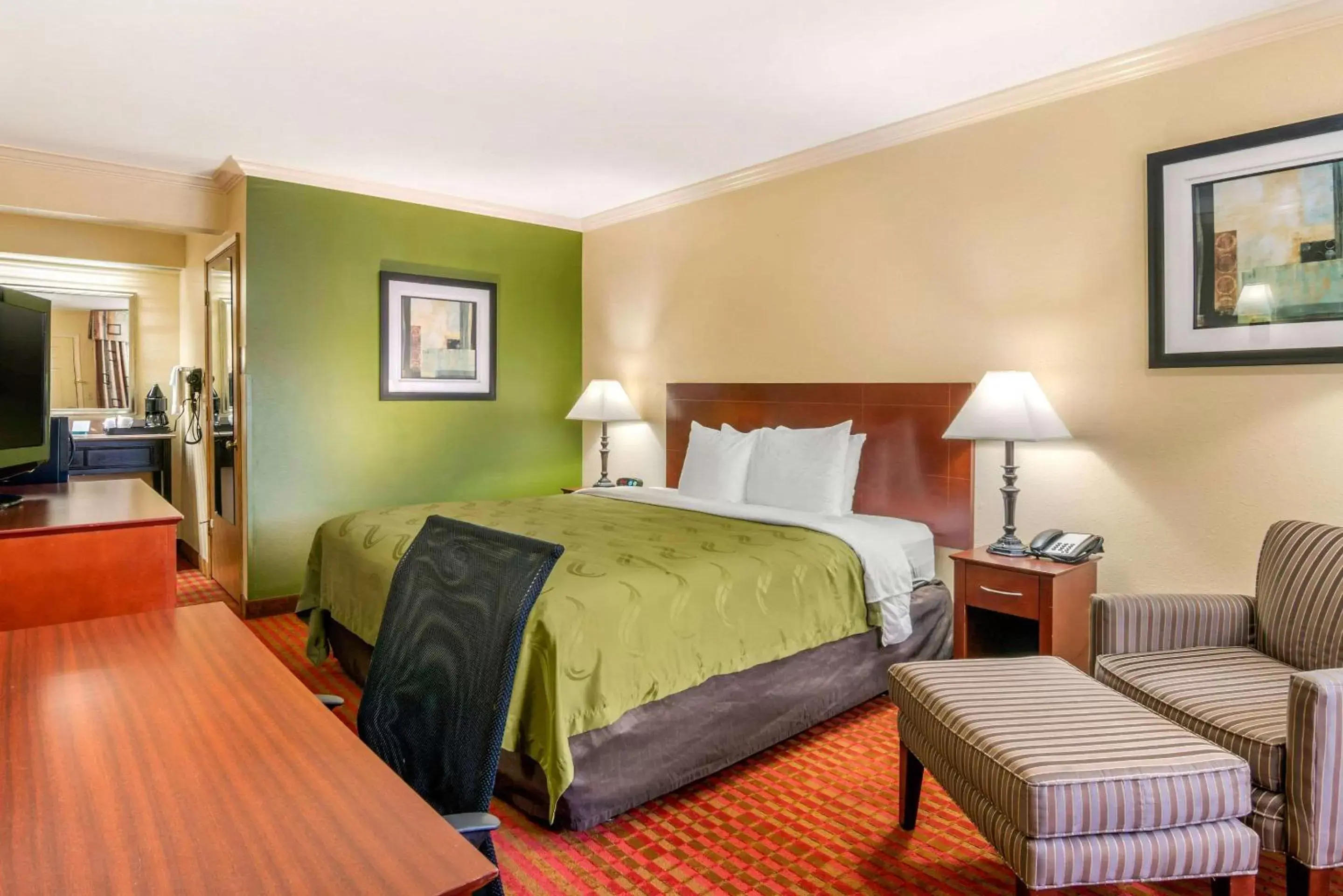 Photo of the whole room, Bed in Quality Inn Klamath Falls - Crater Lake Gateway