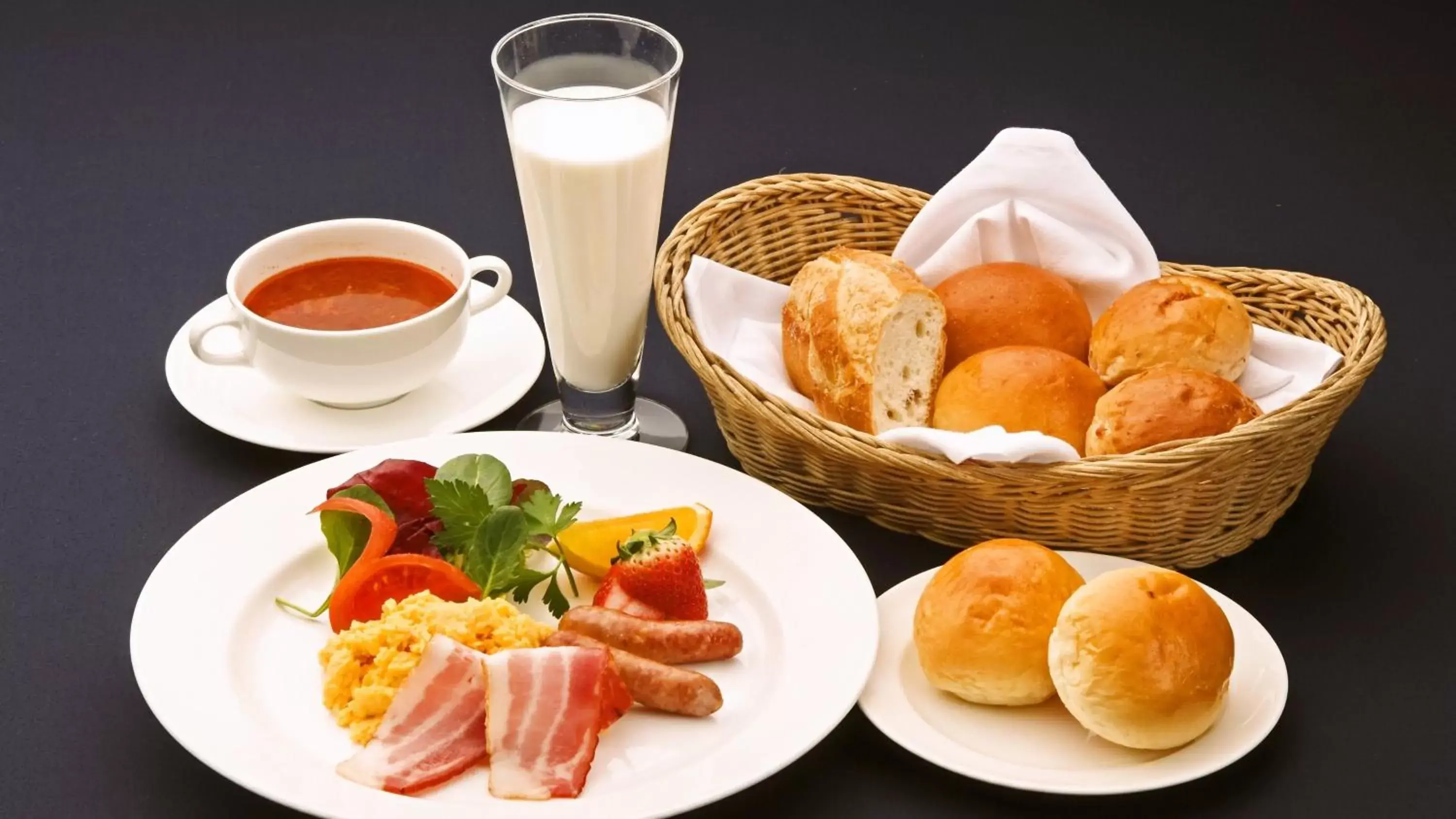 Bedroom, Breakfast in ANA Holiday Inn Sendai, an IHG Hotel