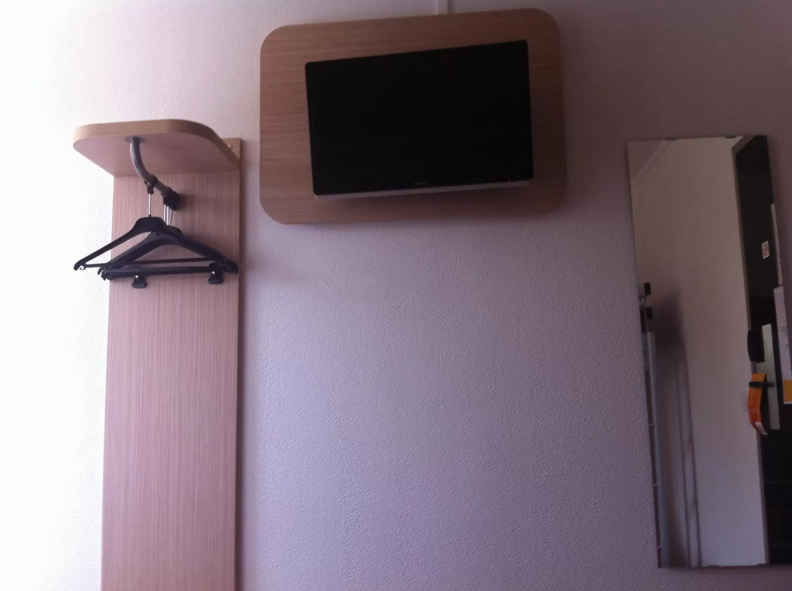 TV and multimedia, TV/Entertainment Center in Premiere Classe Cergy Saint Christophe