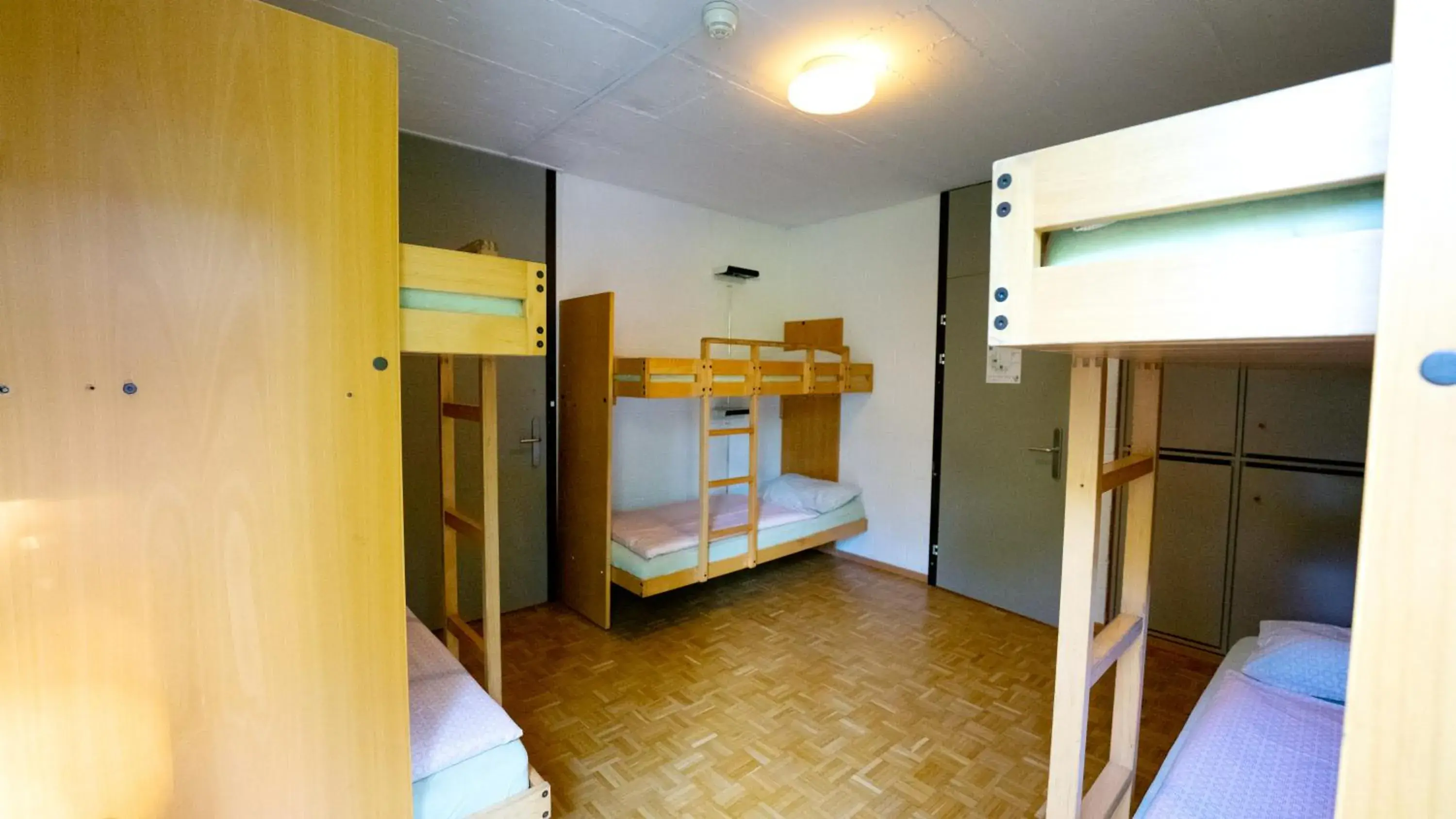 Photo of the whole room, Bunk Bed in Luzern Youth Hostel