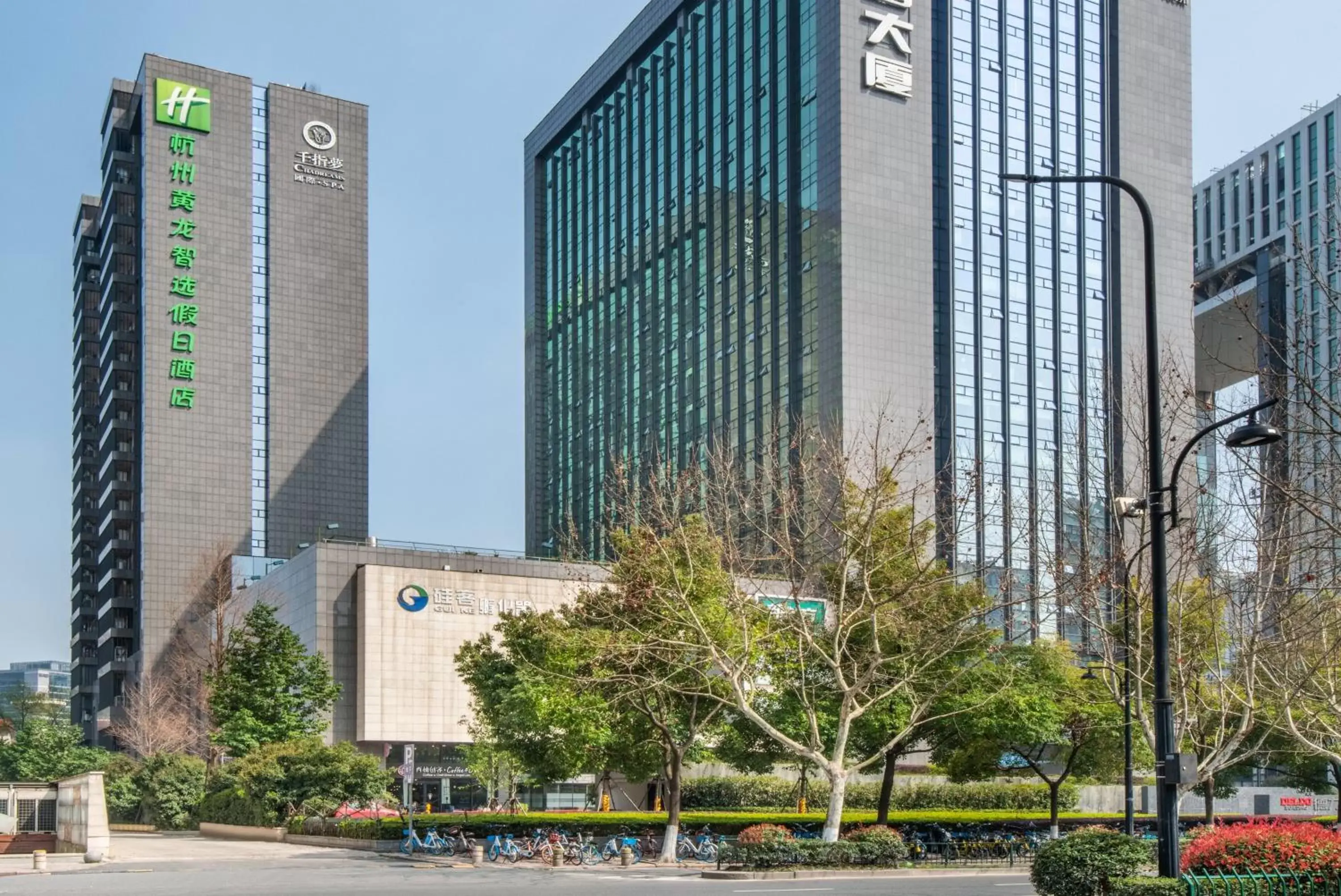 Property Building in Holiday Inn Express Hangzhou Huanglong, an IHG Hotel