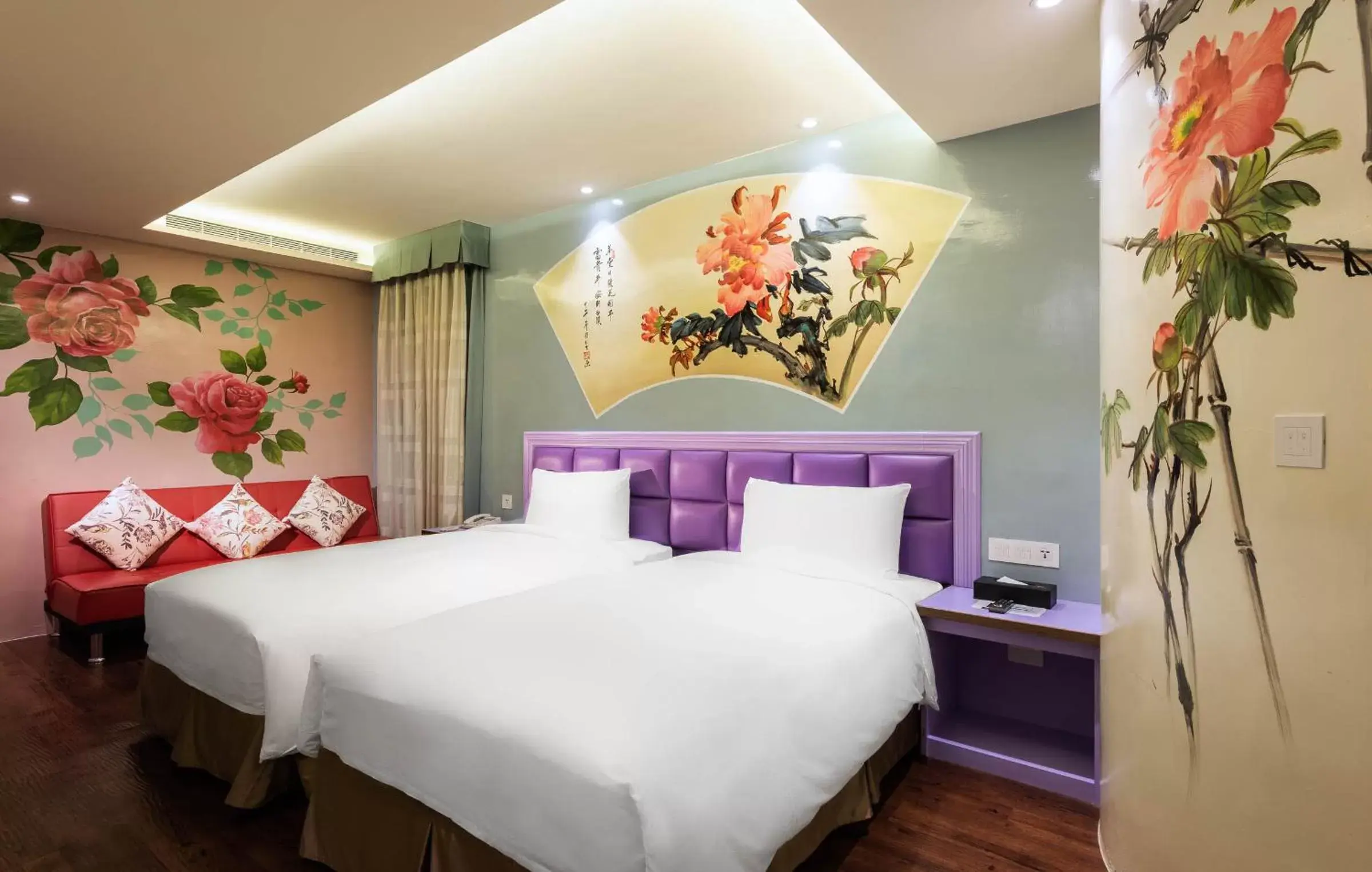 Photo of the whole room, Bed in Shichi Hotel Photo of the whole room, Bed in Shichi Hotel