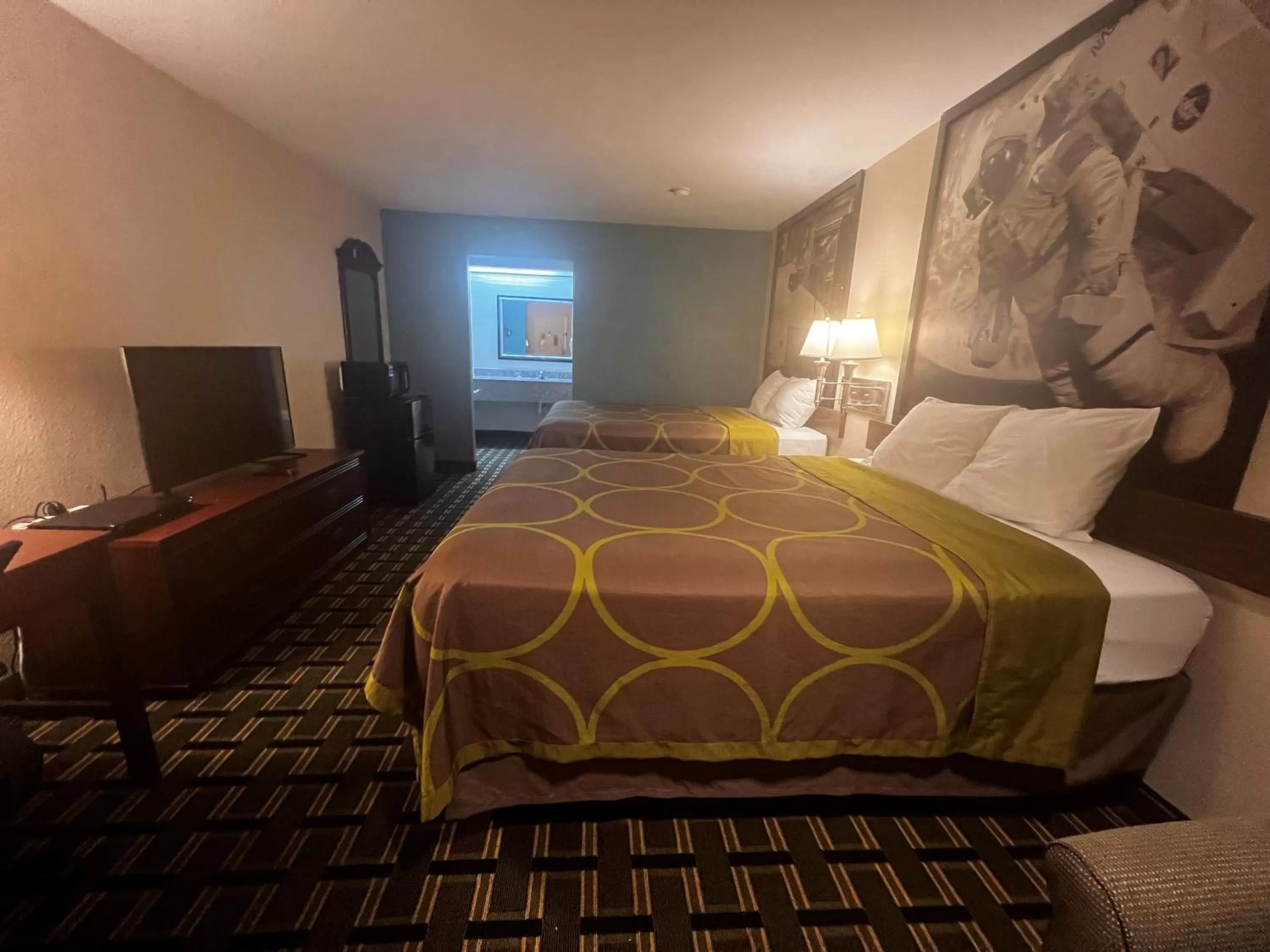 Photo of the whole room in Super 8 by Wyndham Baytown I-10