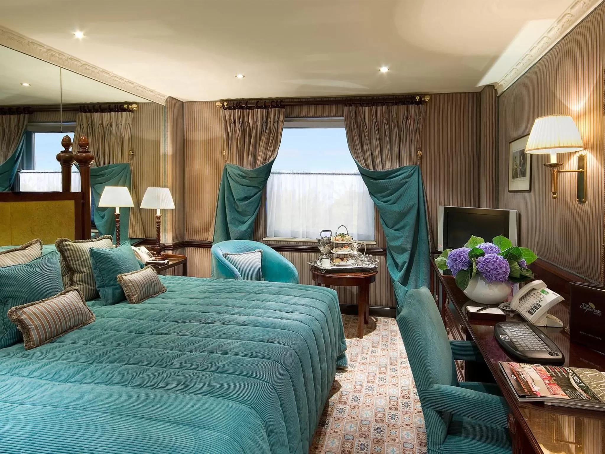 Photo of the whole room, Bed in The Chesterfield Mayfair