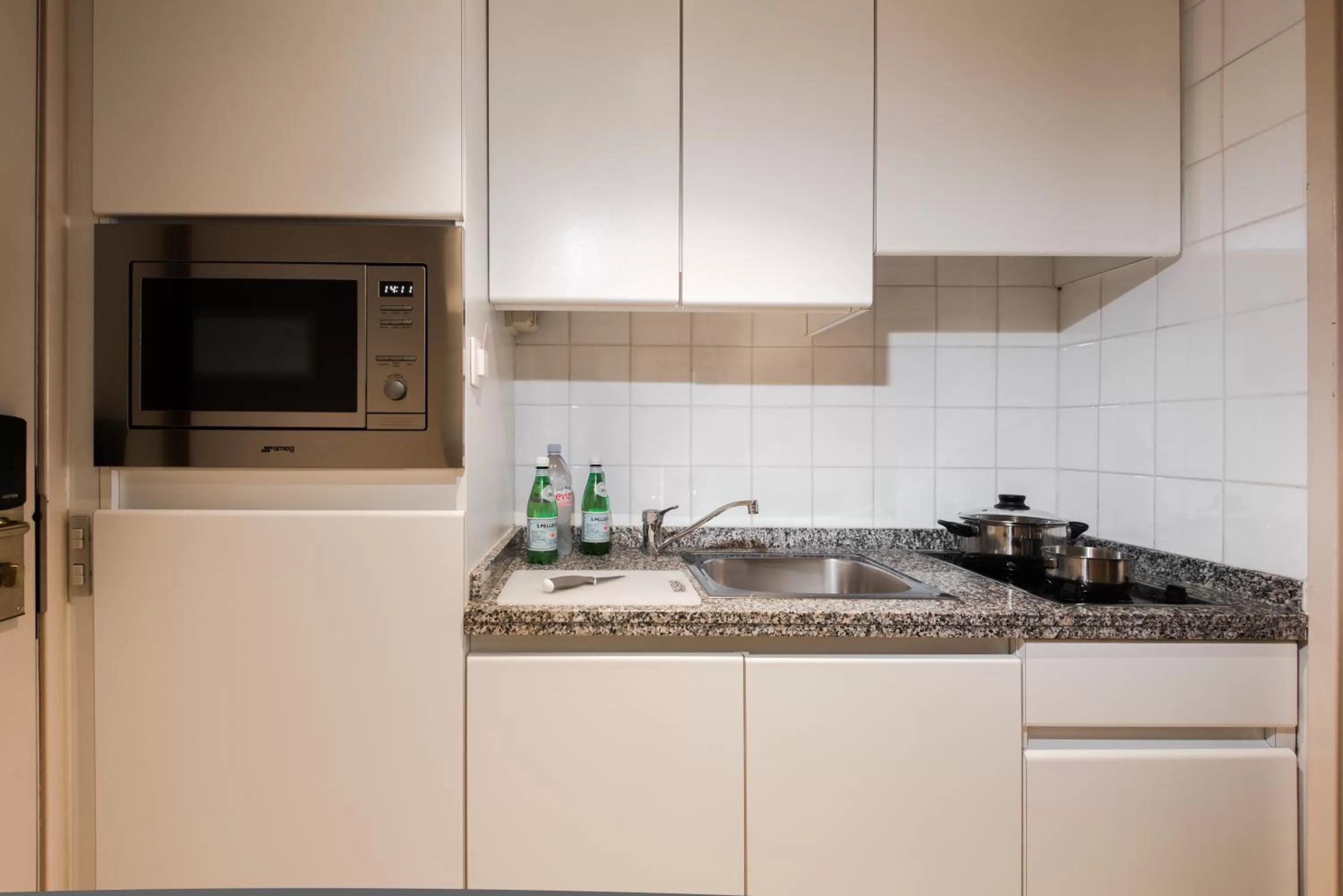 Kitchen or kitchenette in Arass Hôtel & Business Flats