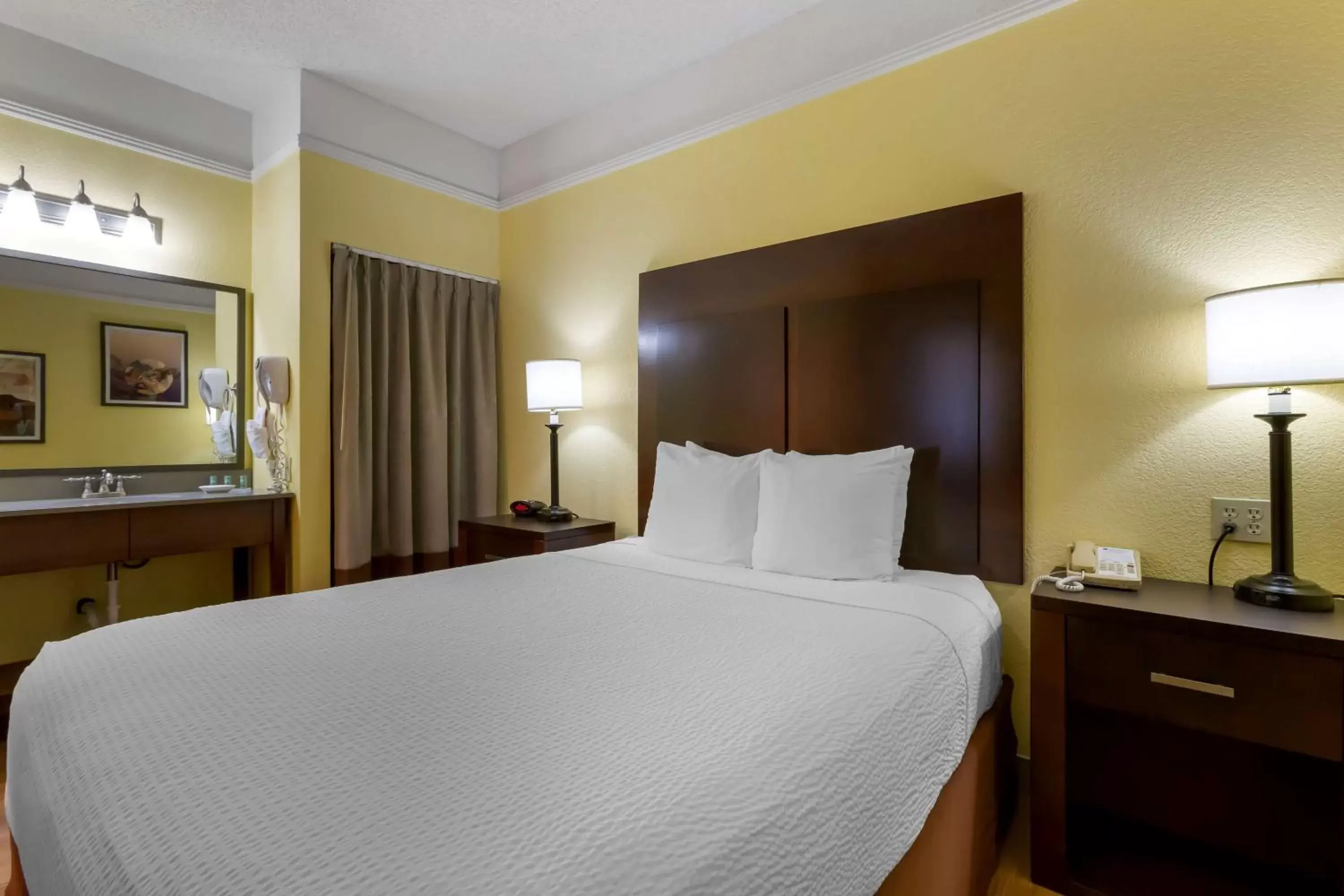 Bedroom, Bed in Best Western Phoenix Goodyear Inn Bedroom, Bed in Best Western Phoenix Goodyear Inn