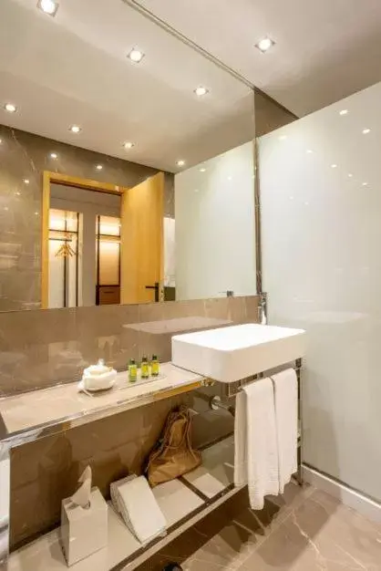 Toilet, Bathroom in Cidnay Santo Tirso - Charming Hotel & Executive Center