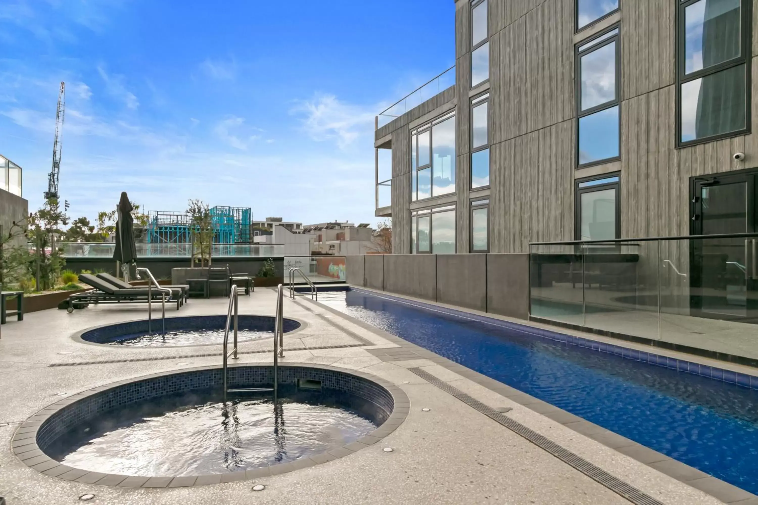 Swimming Pool in Melbourne City Apartment Hotel
