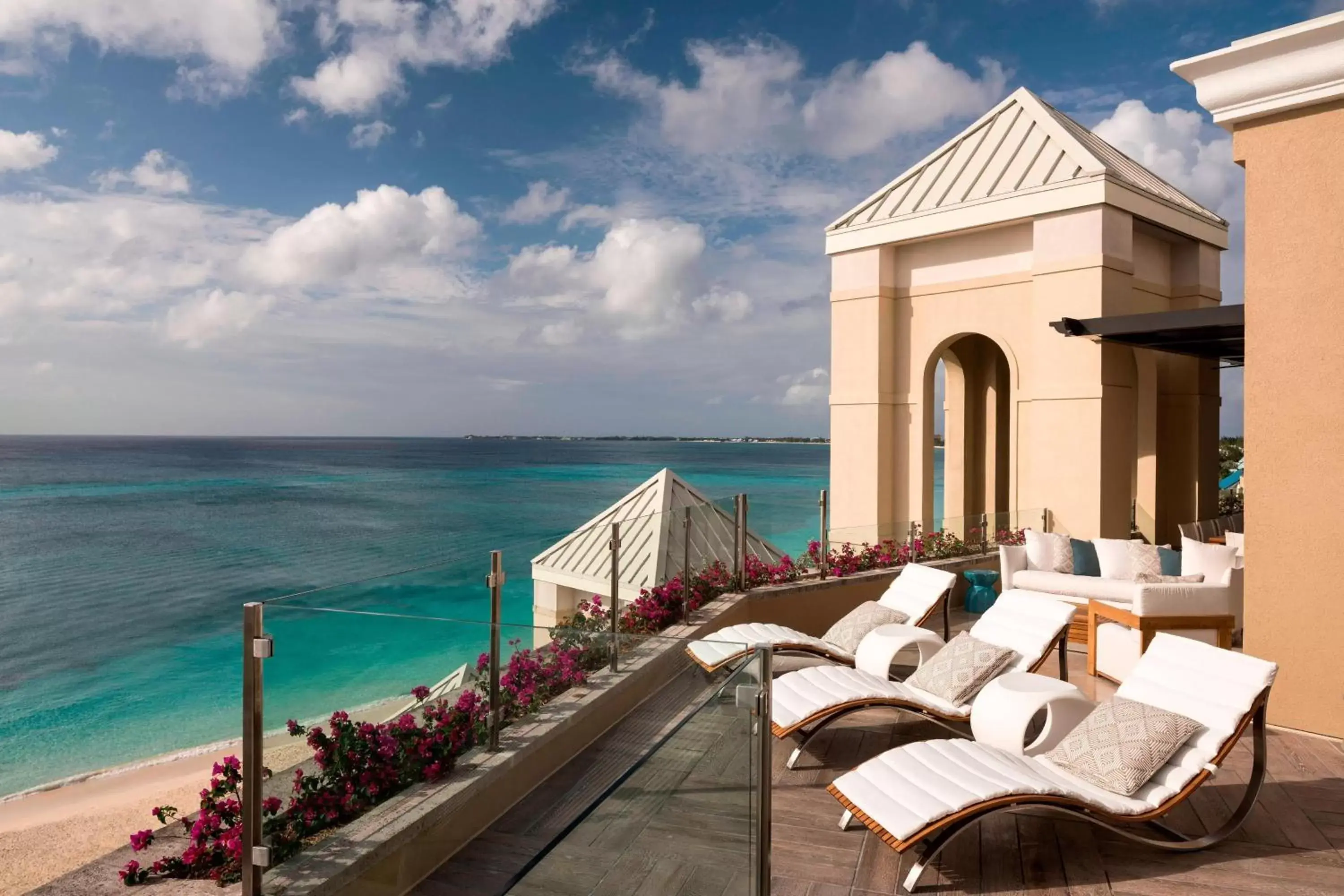 Photo of the whole room, Swimming Pool in The Ritz-Carlton, Grand Cayman