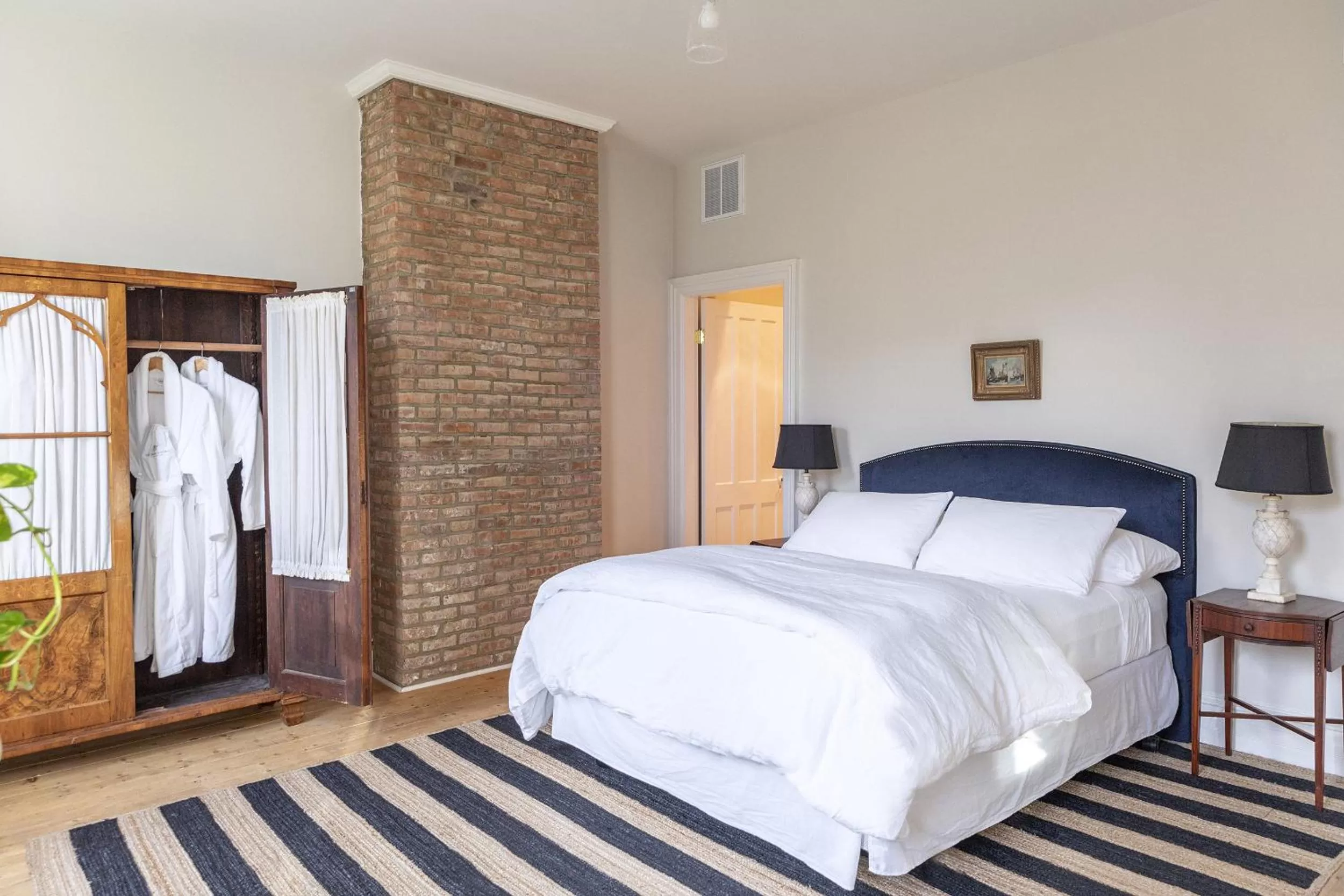 Superior Queen Room in Stewart House Hotel