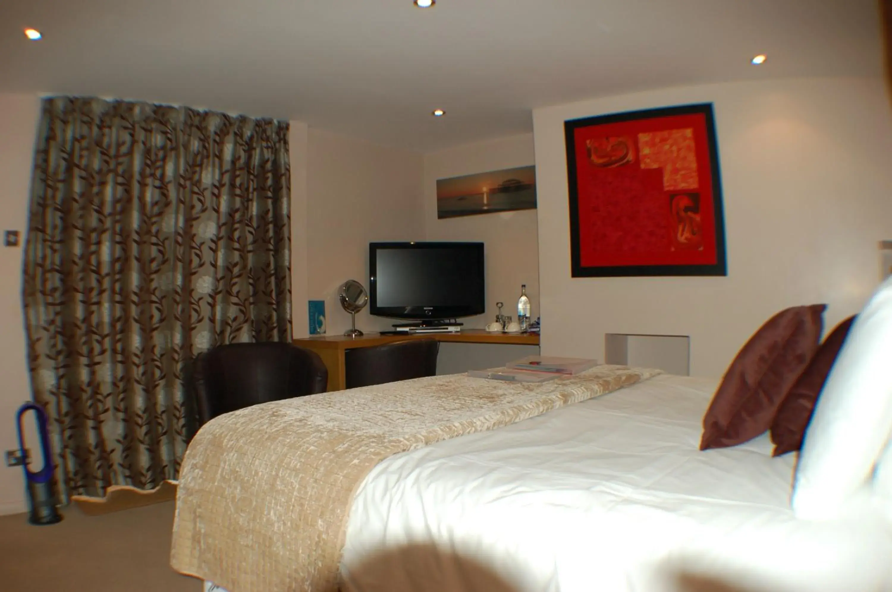Bedroom, Bed in Brightonwave Hotel