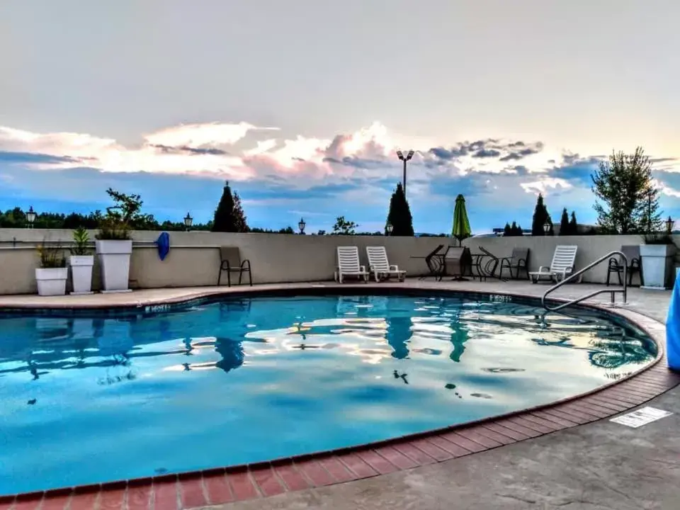 Pool view, Swimming Pool in Holiday Inn Guin, an IHG Hotel