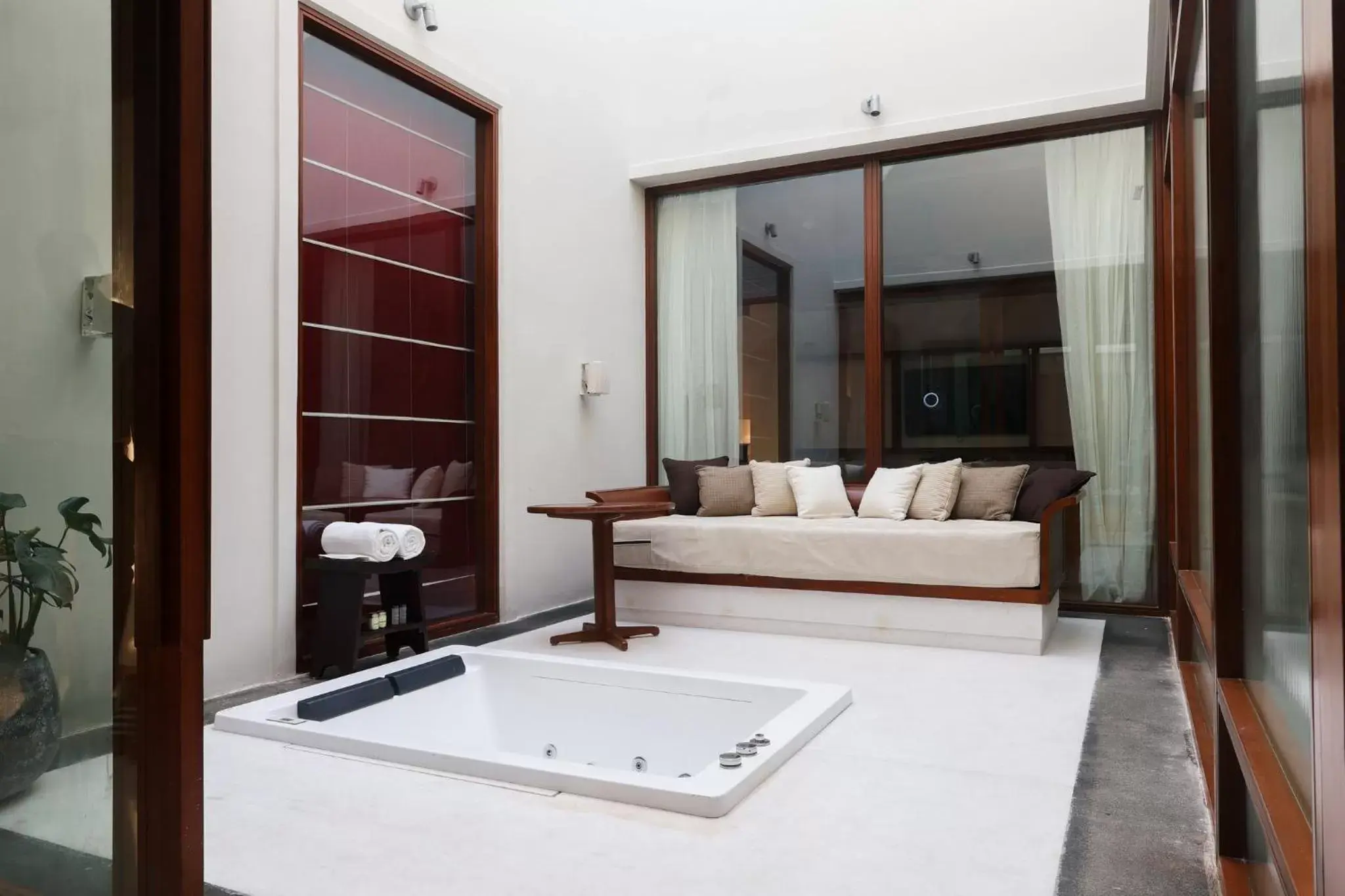 Bedroom, Bathroom in InterContinental Chennai Mahabalipuram Resort, an IHG Hotel