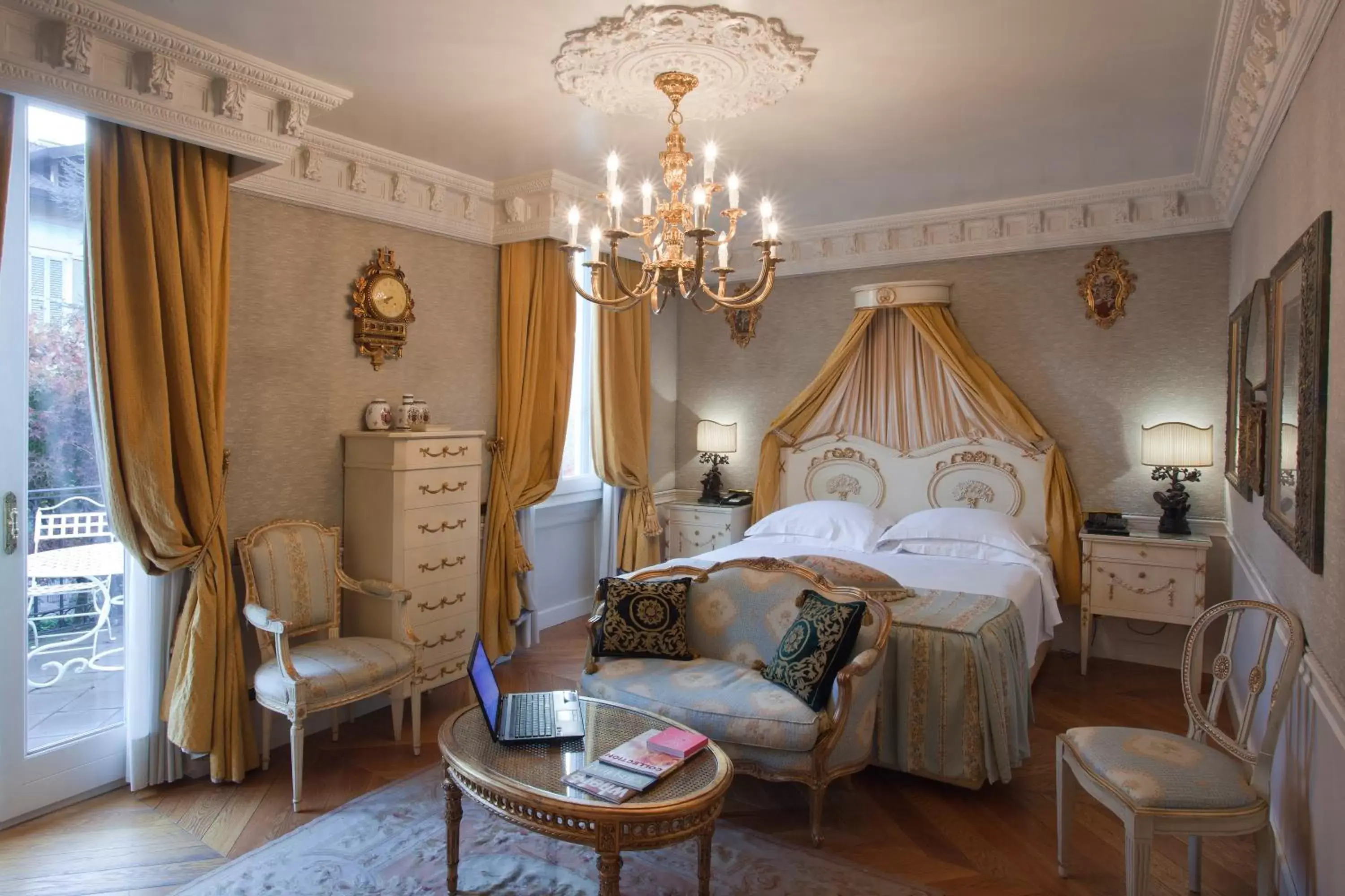 Photo of the whole room, Bed in Hotel de la Ville Monza - Small Luxury Hotels of the World