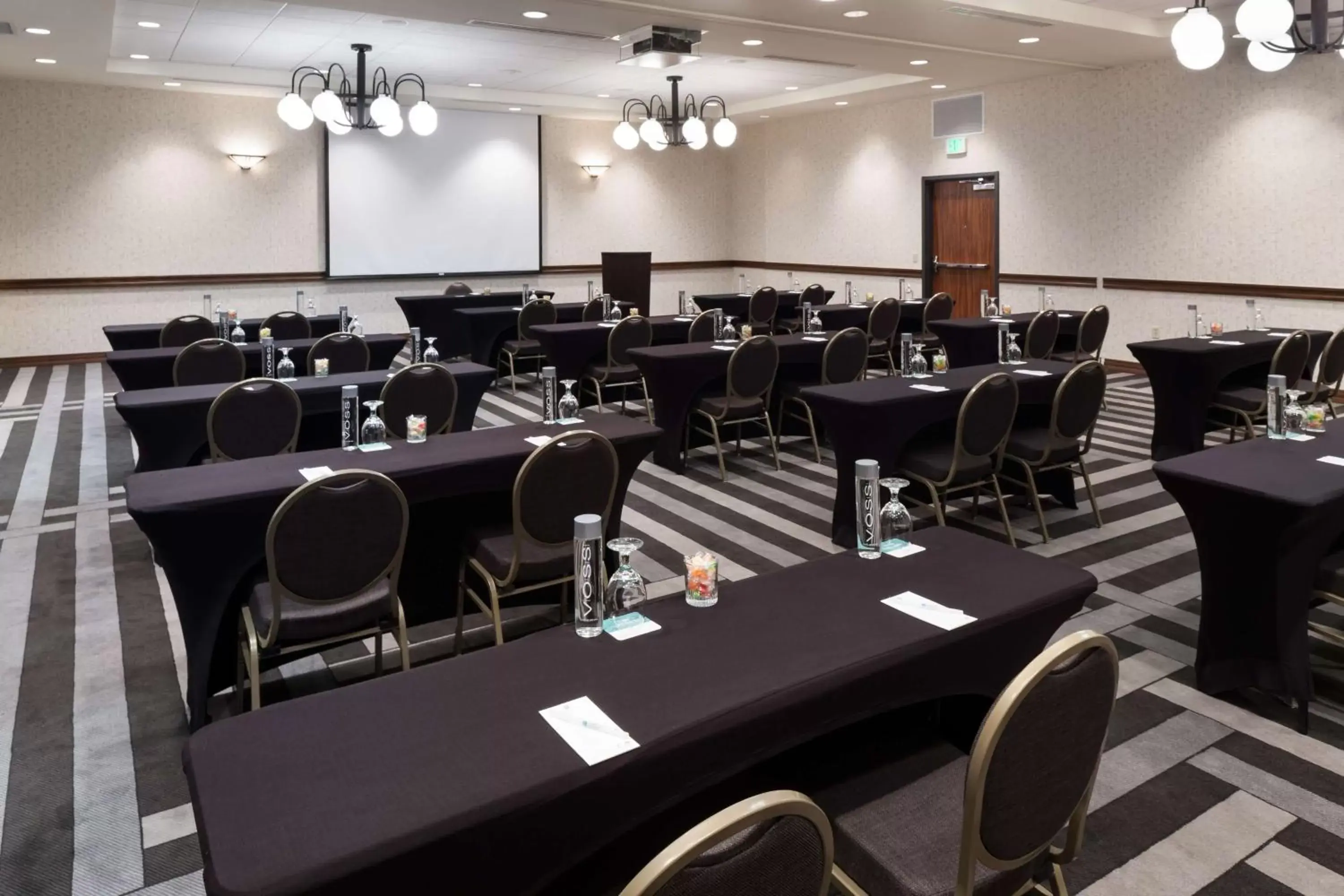 Meeting/conference room in Embassy Suites Anchorage