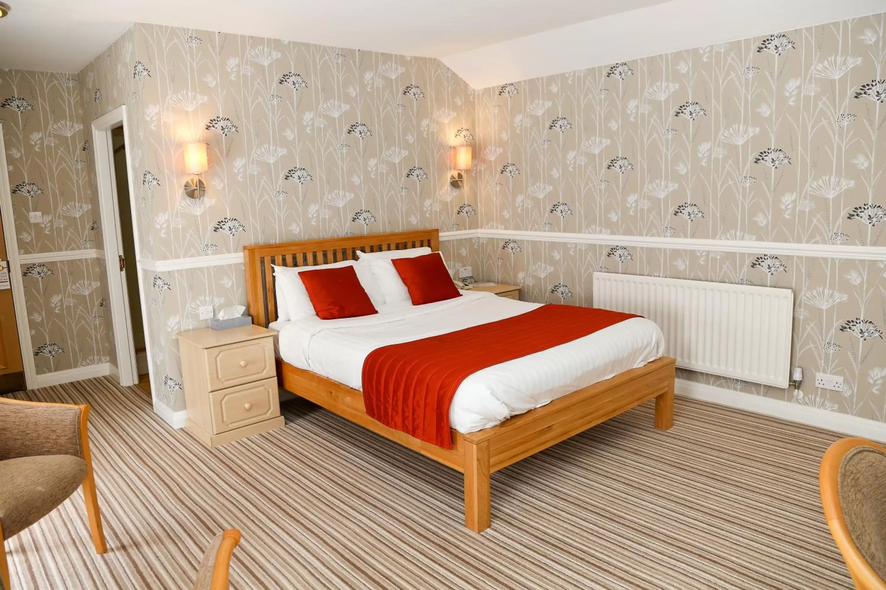 Bedroom, Bed in Millfields Hotel