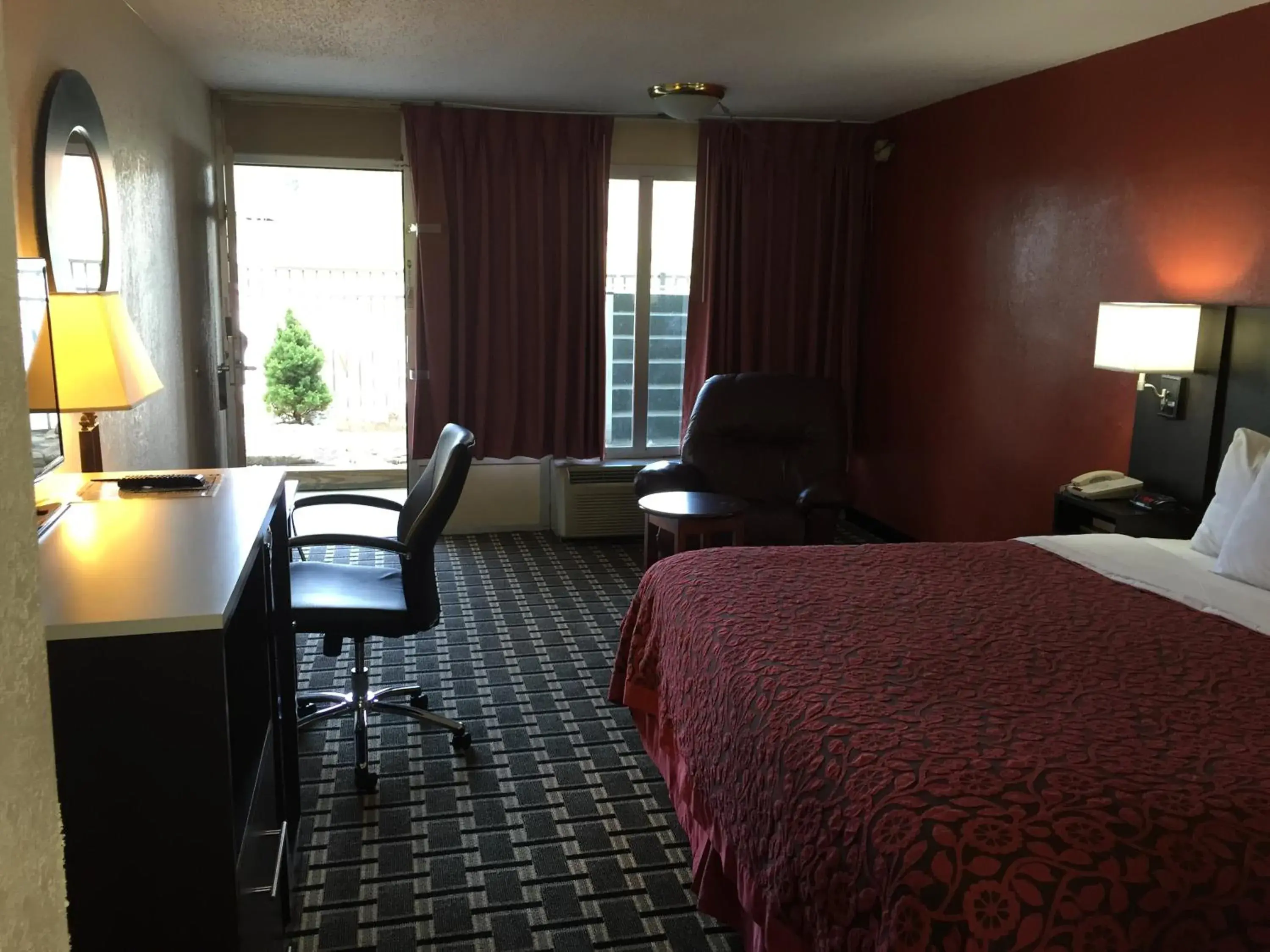 Photo of the whole room in Days Inn by Wyndham Cullman