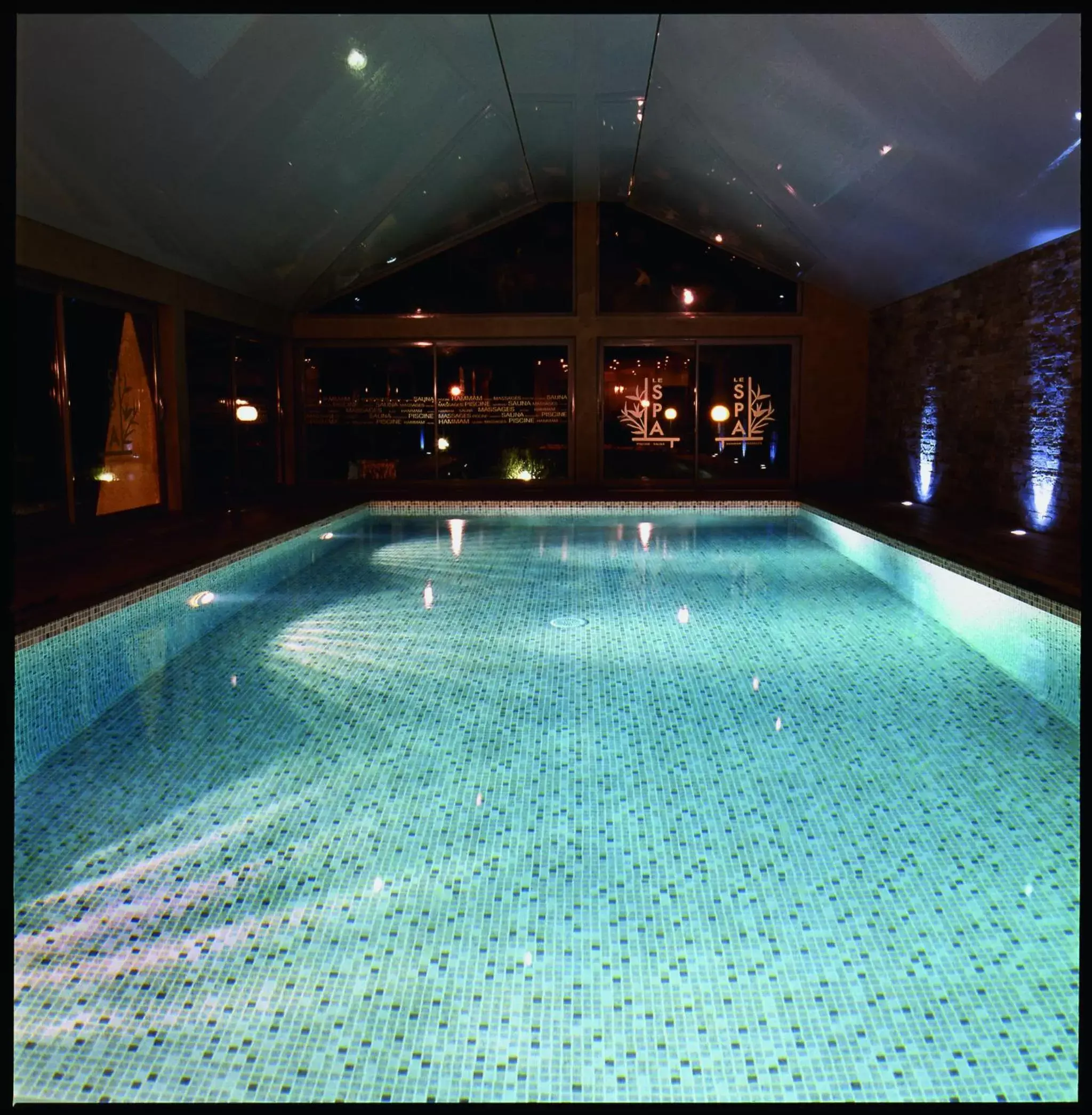 Swimming Pool in Hôtel Antares & Spa