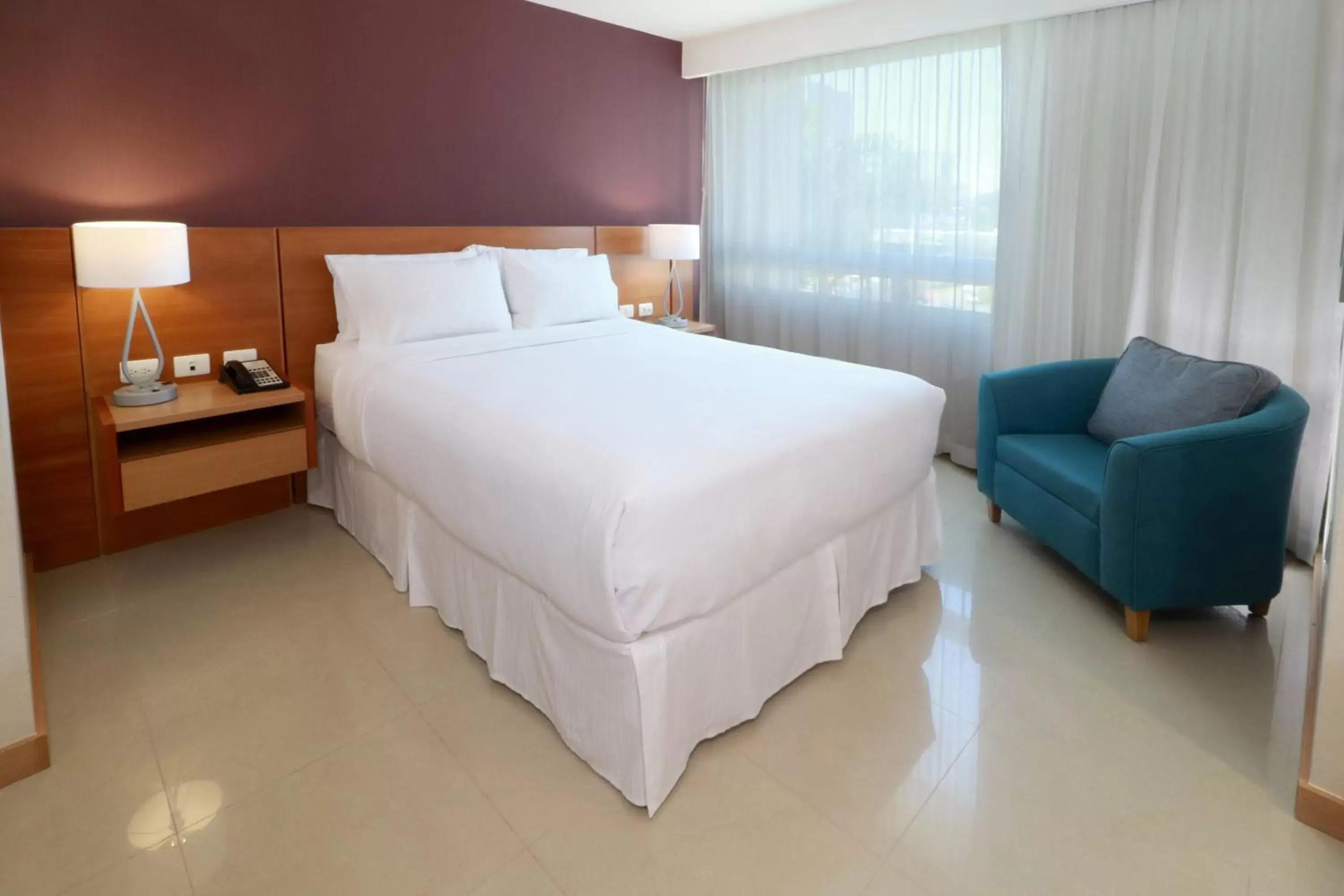 Photo of the whole room, Bed in Staybridge Suites Guadalajara Expo, an IHG Hotel