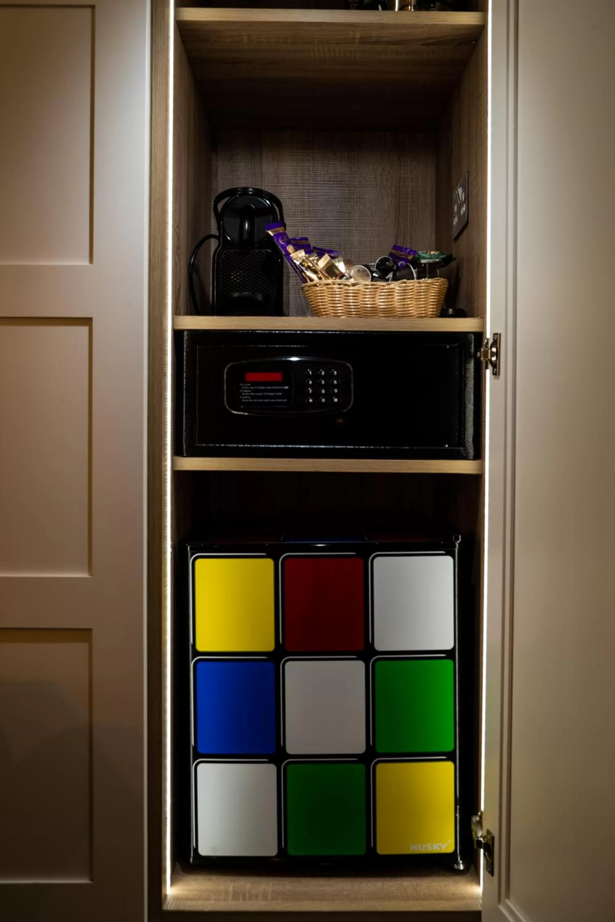 wardrobe in Roxford Lodge Hotel