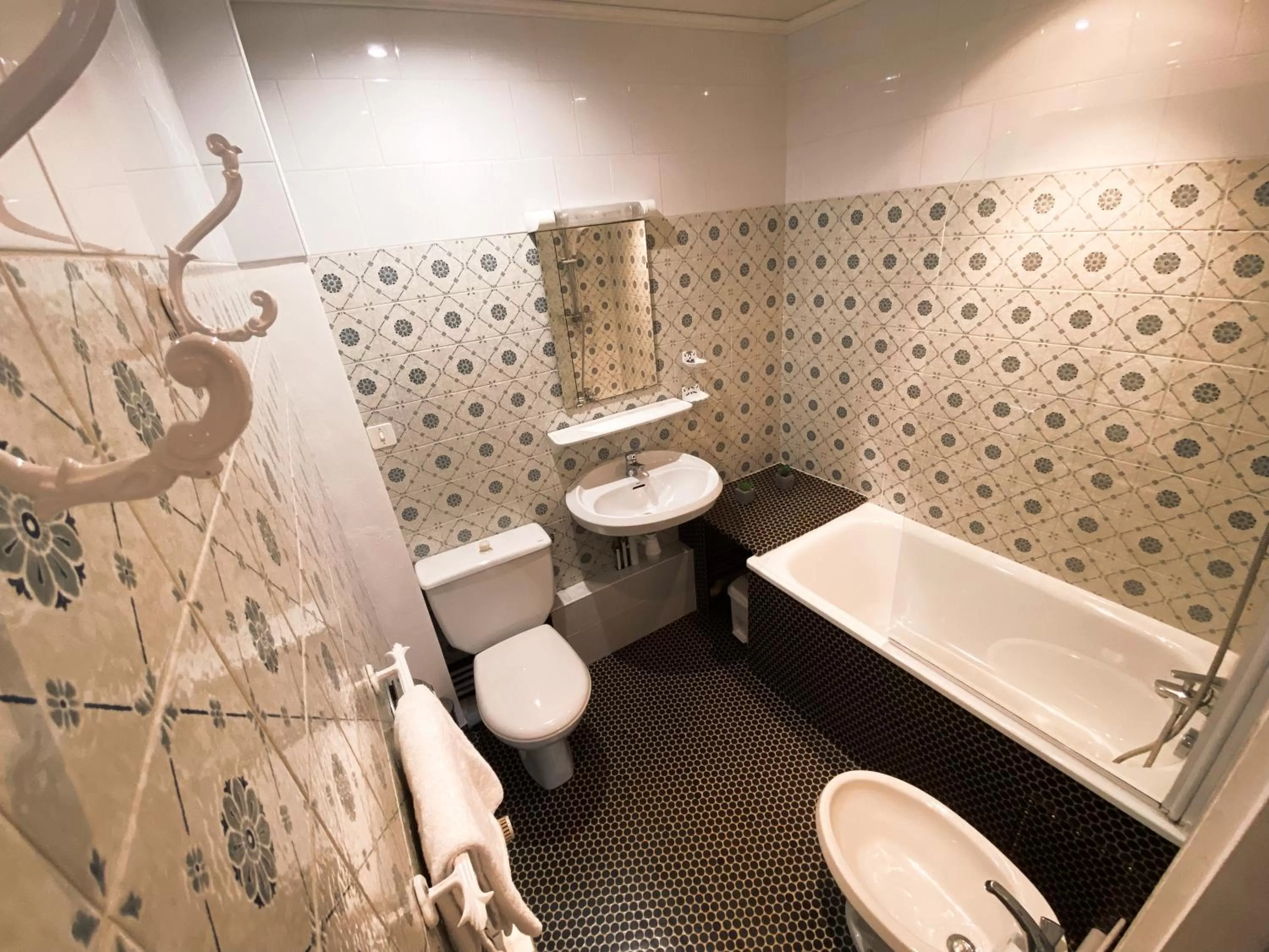 Bathroom in Hôtel Restaurant "La Petite Auberge"