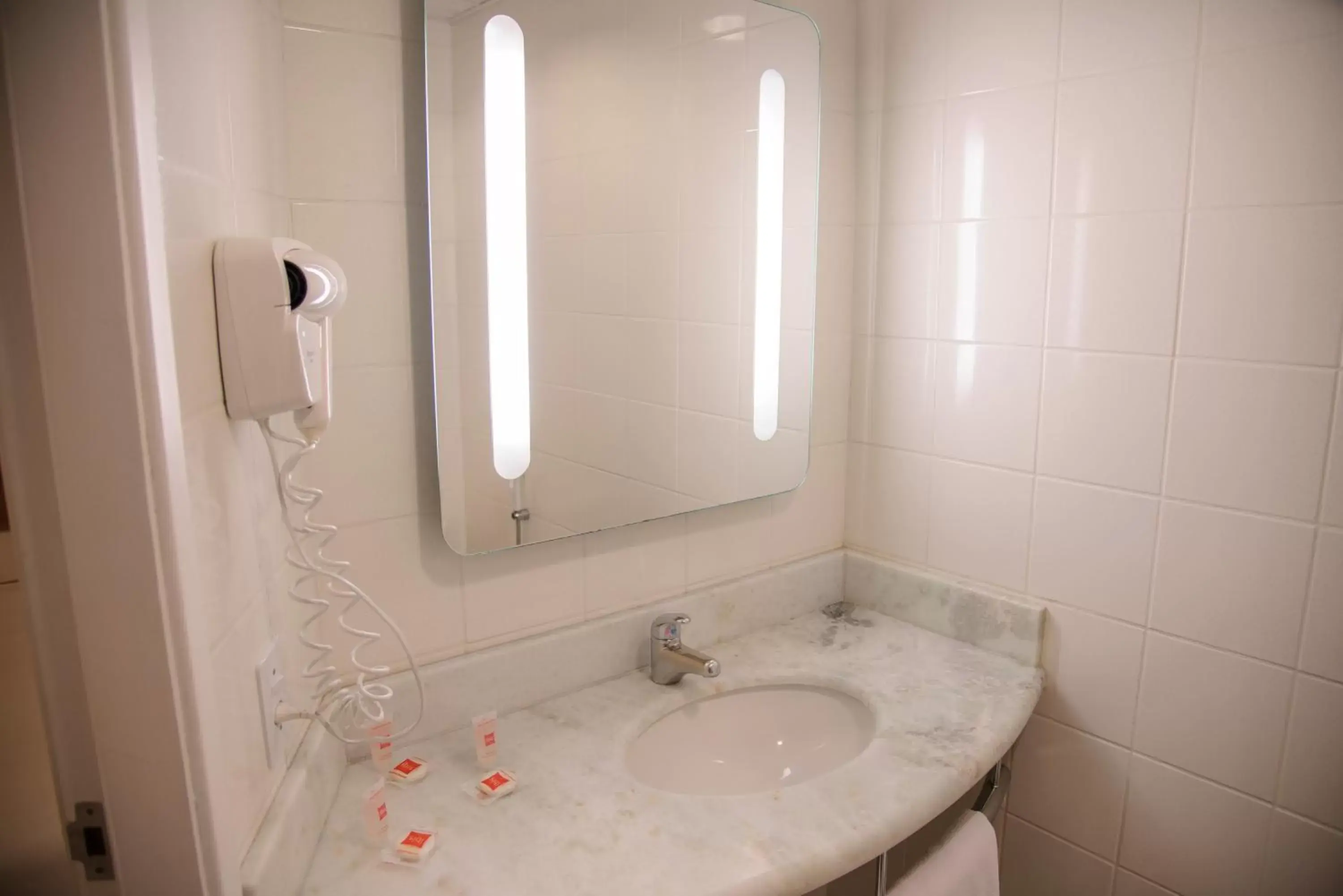 Bathroom in ibis Joinville