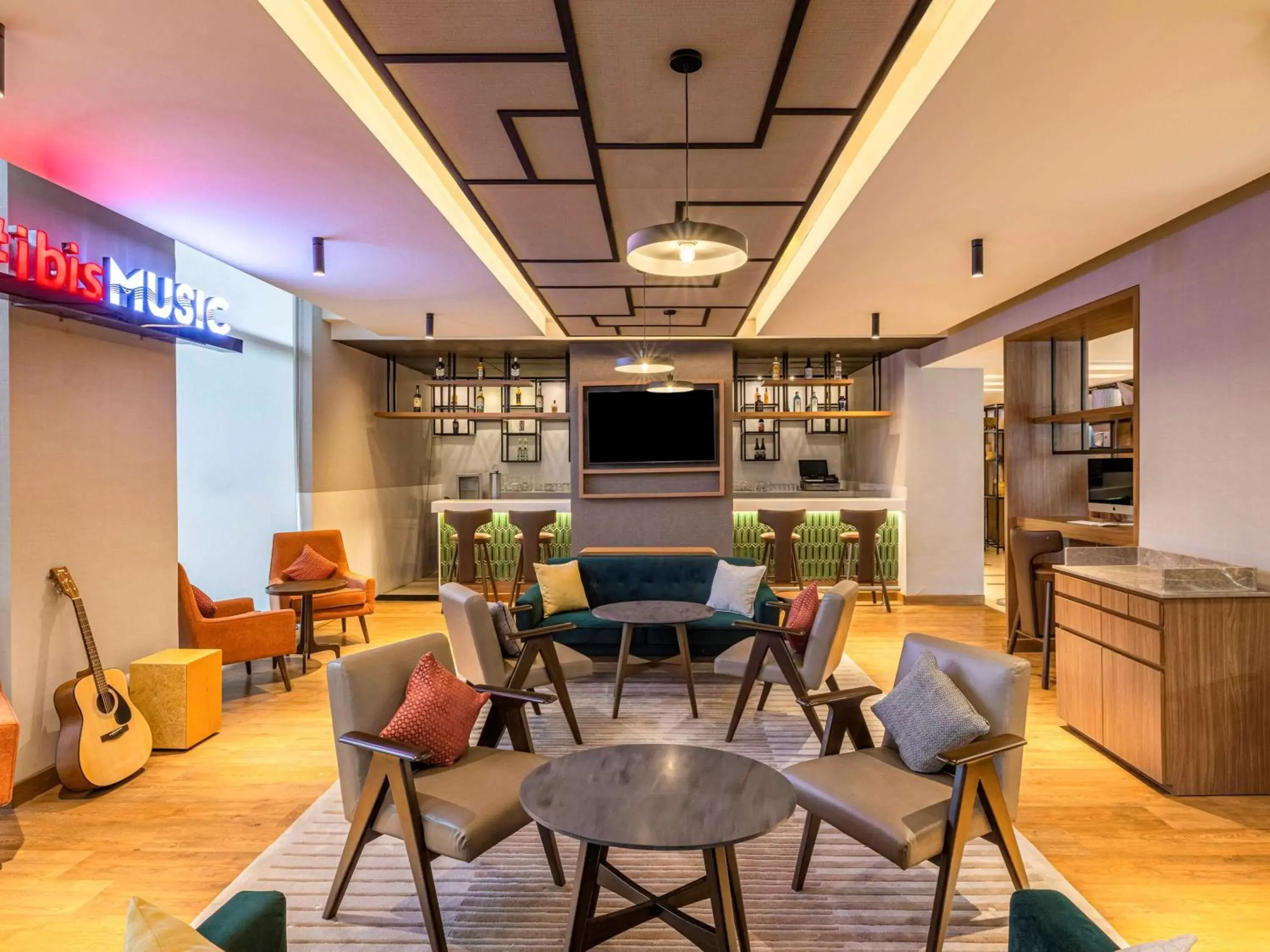 Lounge or bar, Lounge/Bar in ibis Mumbai Airport - An Accor Brand