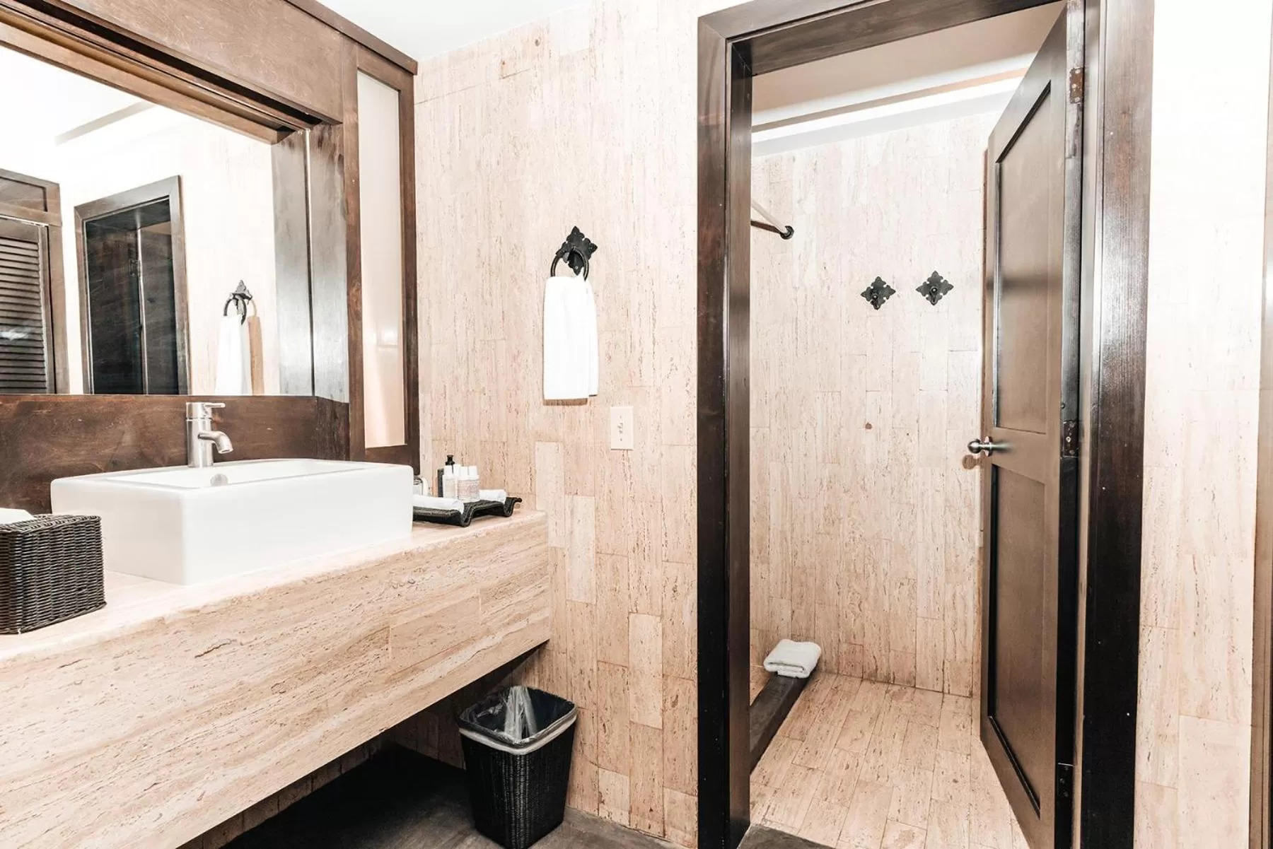 Shower in Bahia Hotel & Beach House