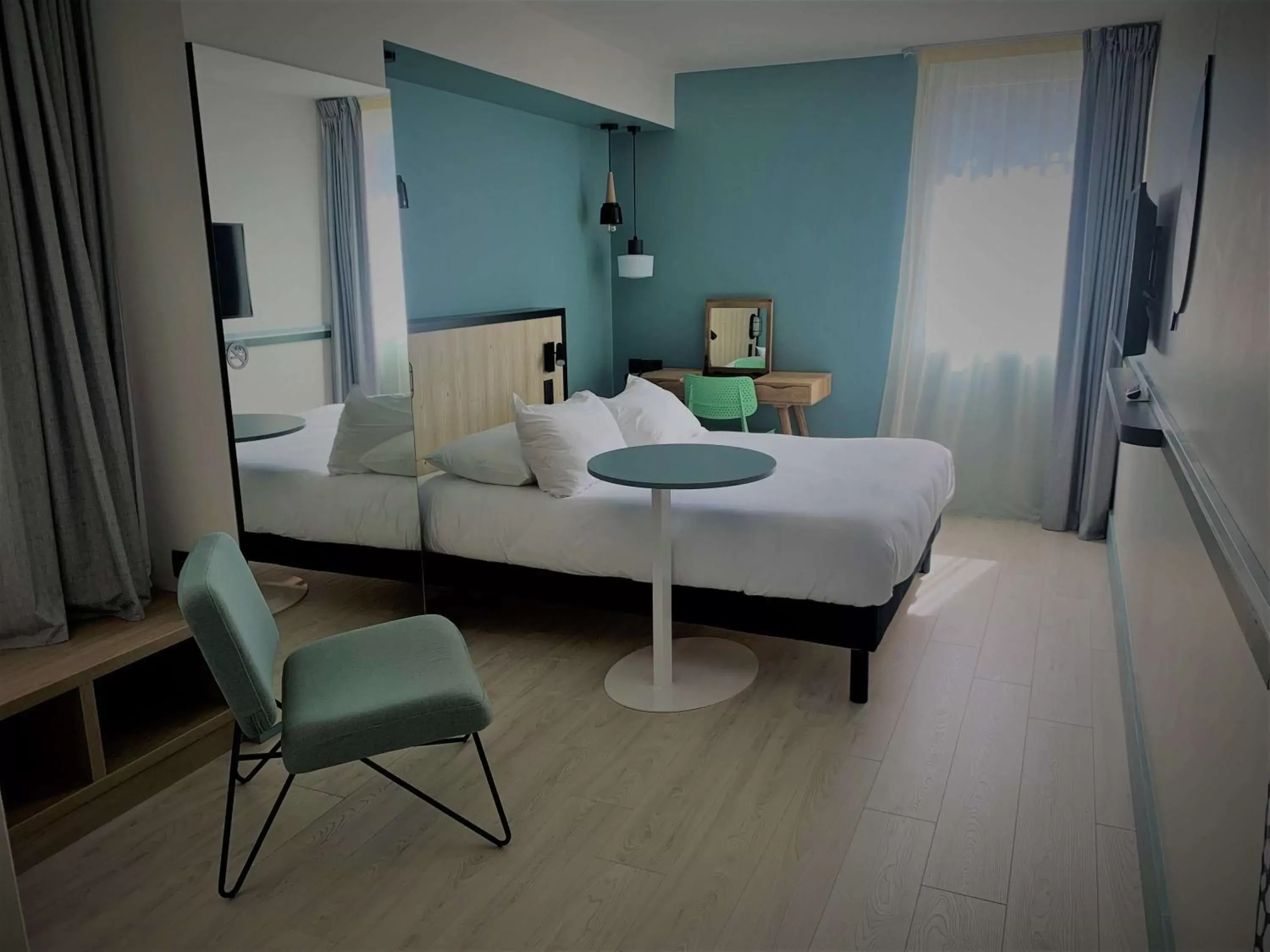Photo of the whole room, Bed in ibis Styles Arcachon Gujan Mestras