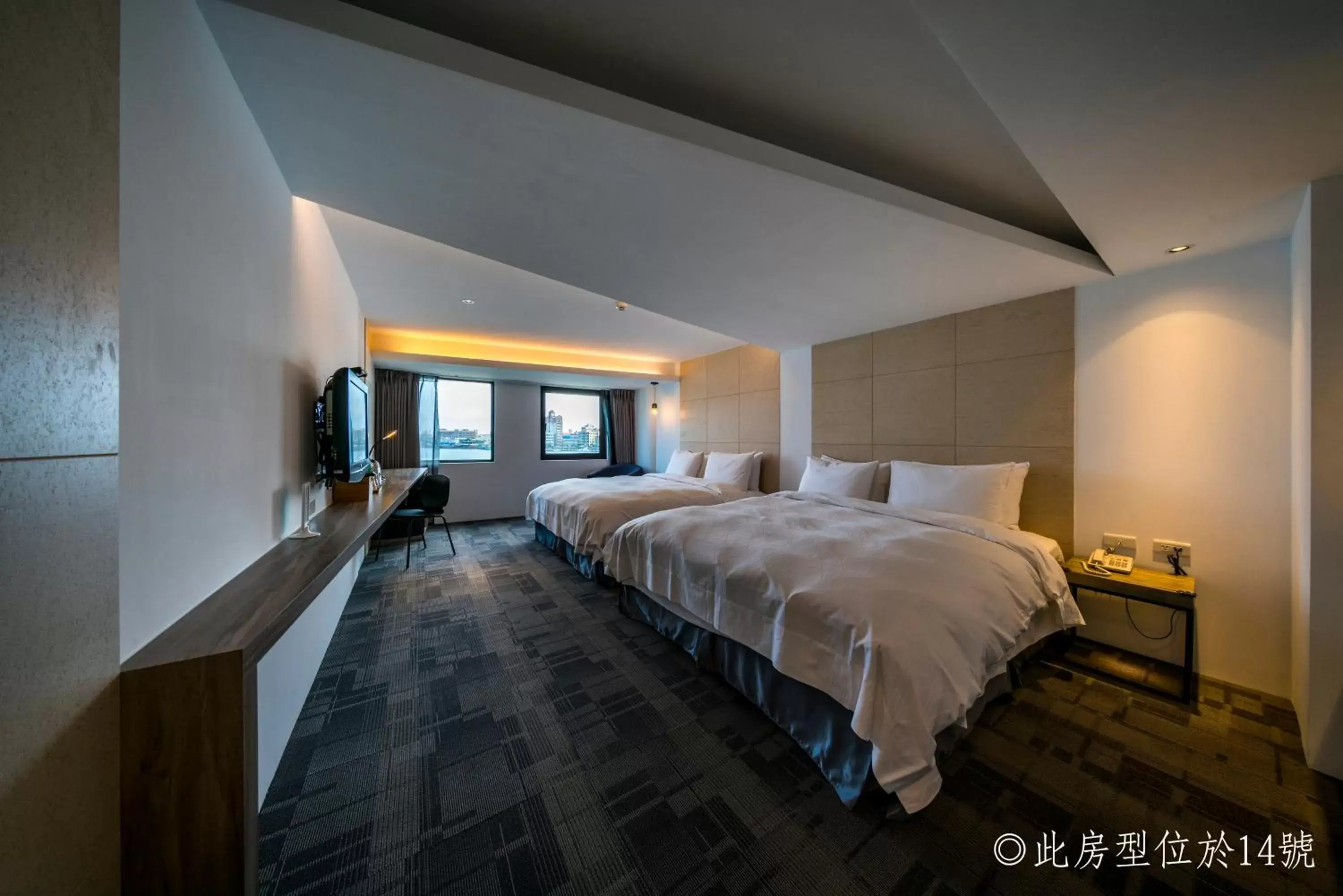 Deluxe Twin Room with Harbor View in Watermark Hotel-The Harbour