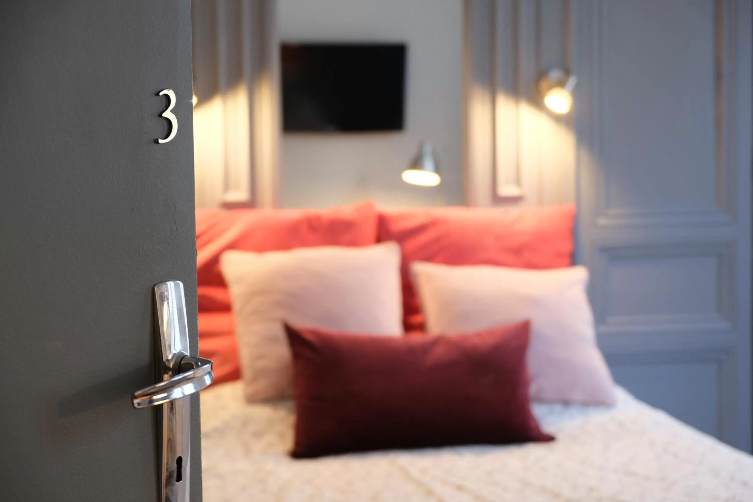 Bed in TOWNHOUSE TROUVILLE - Appart'Hotel & Studios