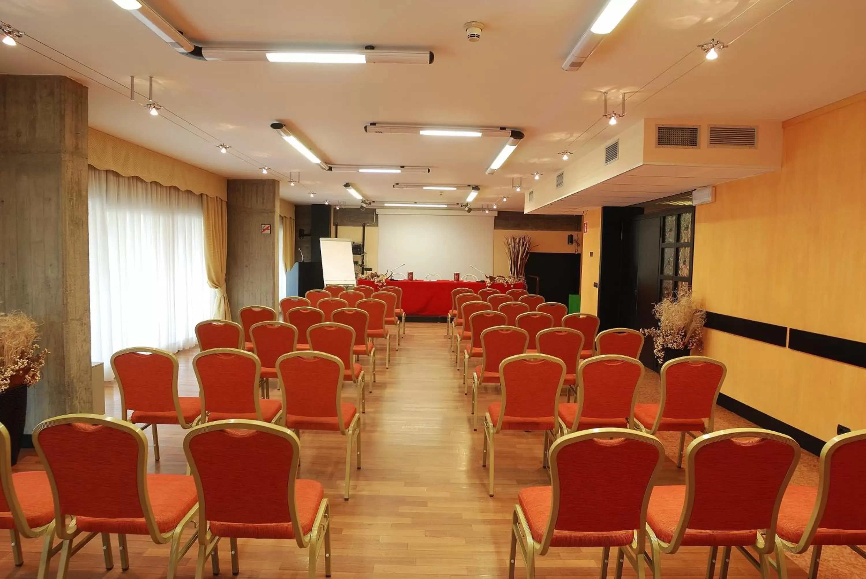 Business facilities in Hotel Leopardi