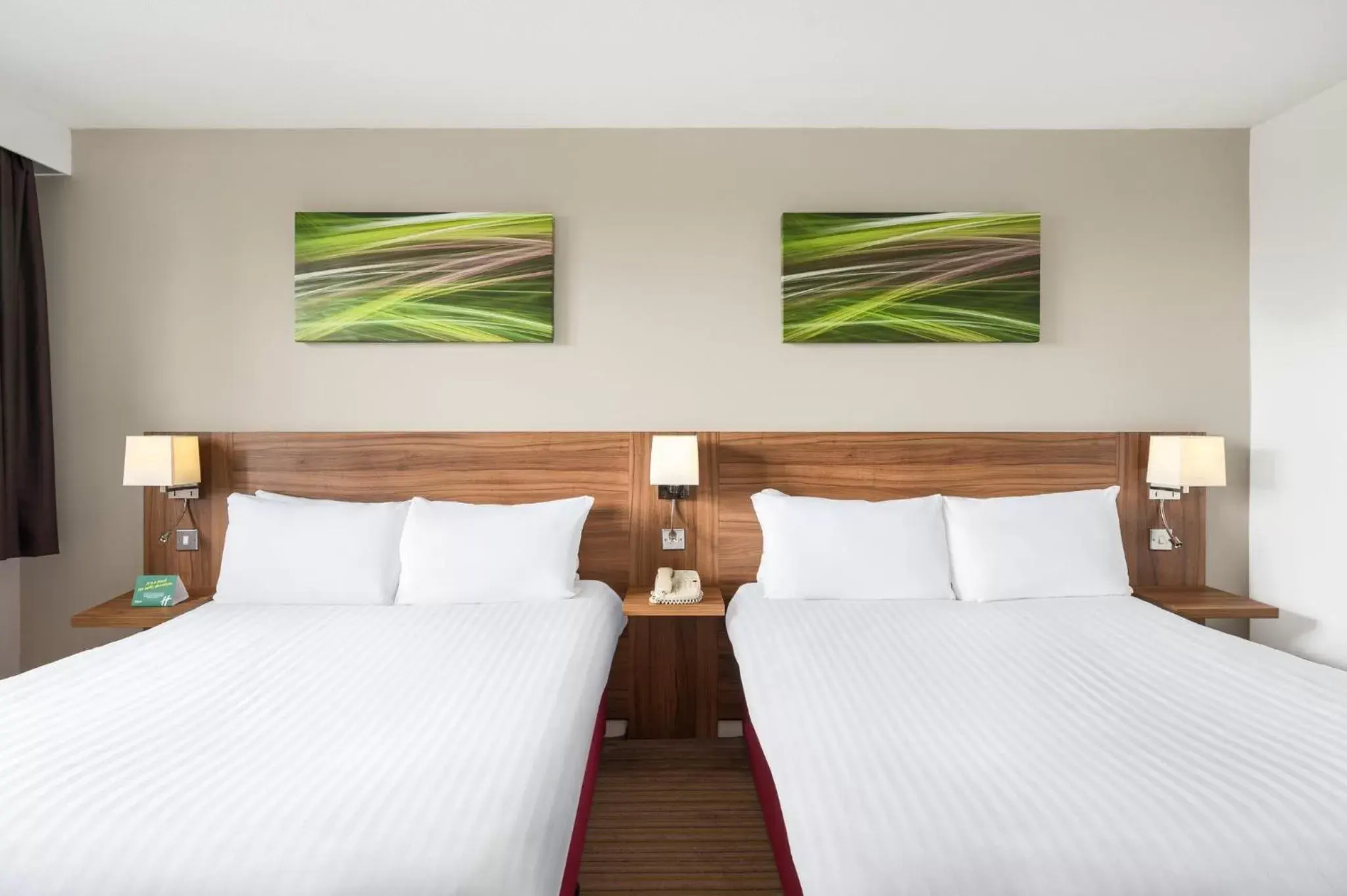 Photo of the whole room, Bed in Holiday Inn Lincoln, an IHG Hotel