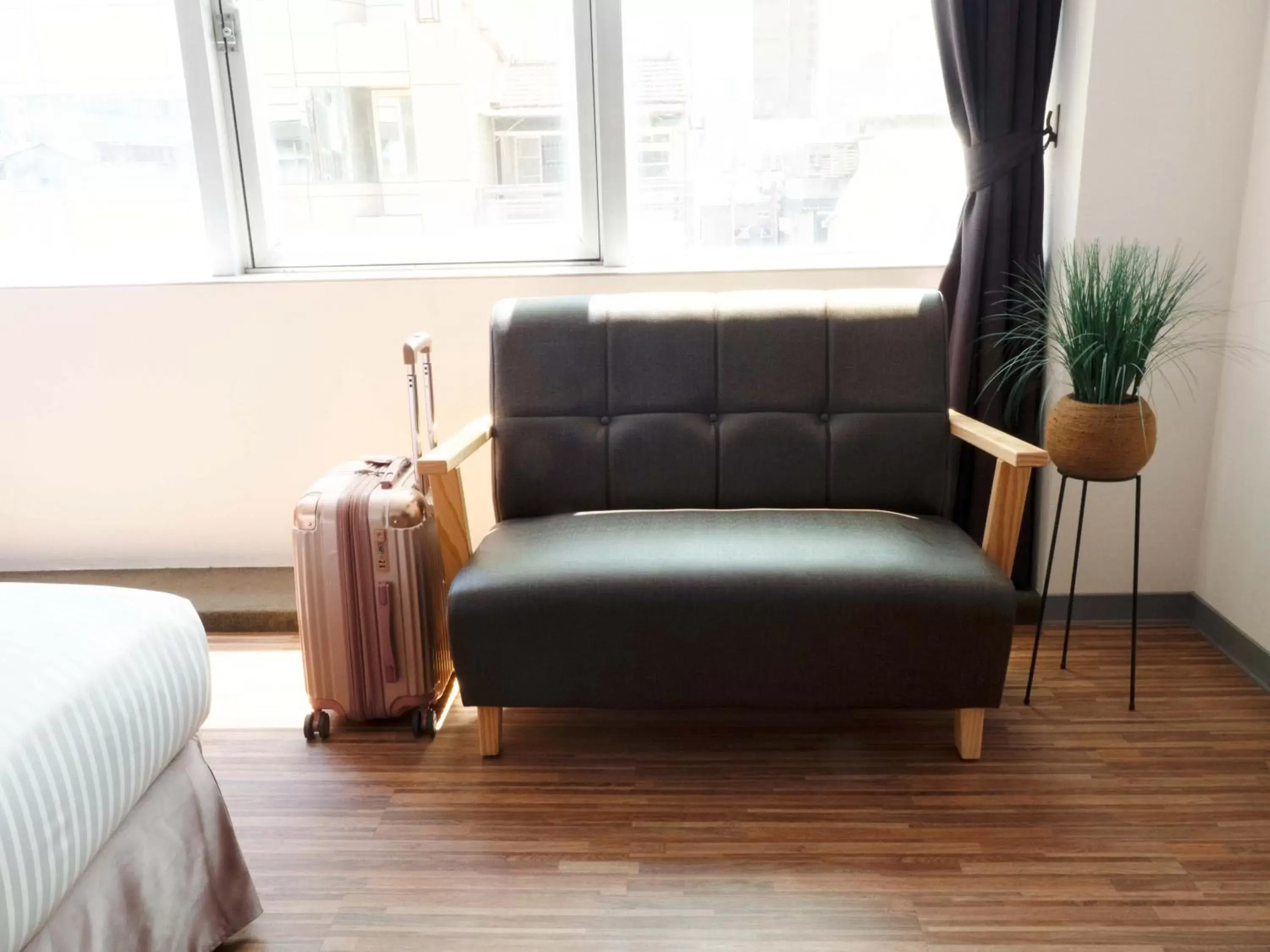 Photo of the whole room, Seating Area in Hotel Brown - Chihkan Branch