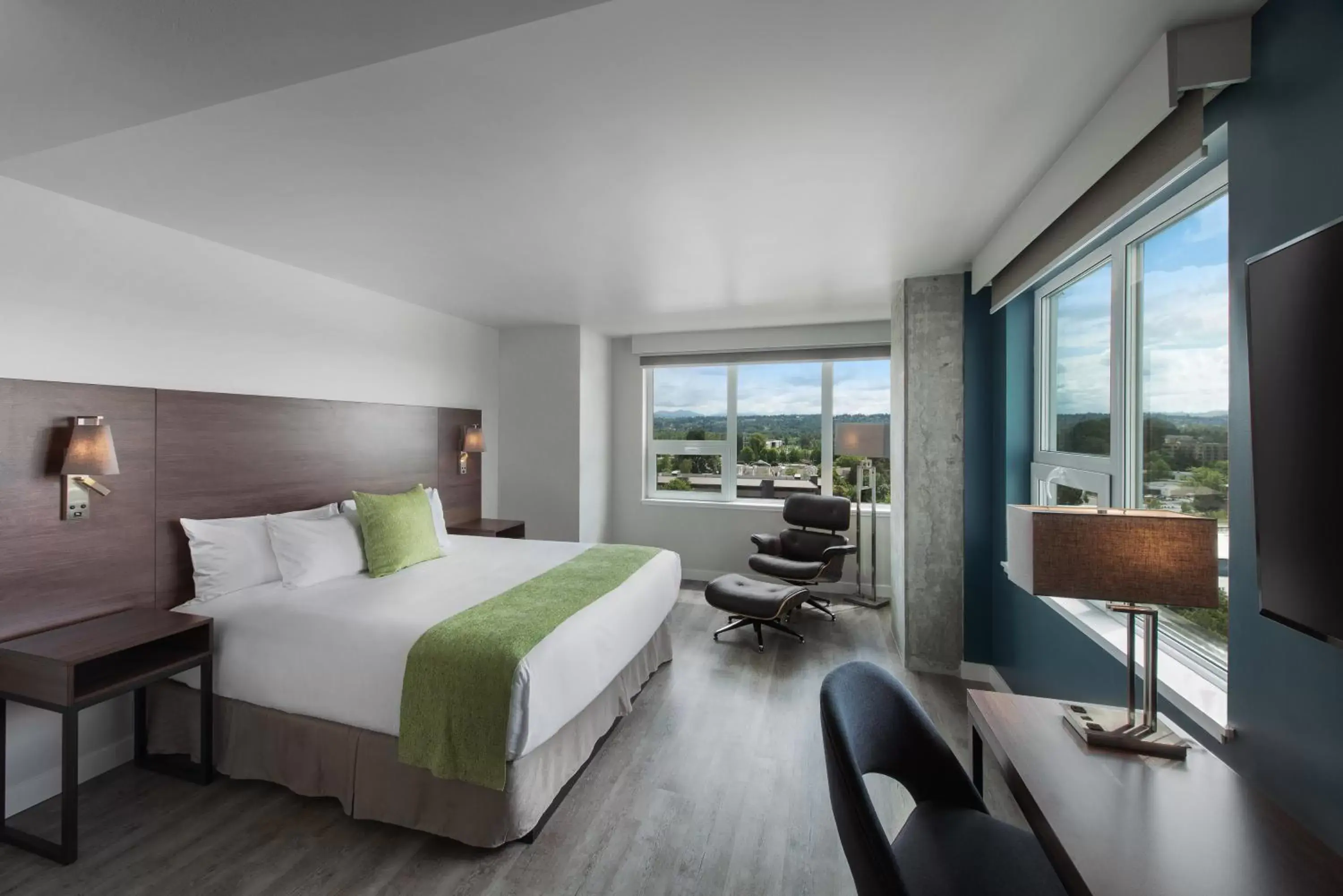 King Room with Mountain View in Hotel Interurban Seattle Airport SeaTac King Room with Mountain View in Hotel Interurban Seattle Airport SeaTac