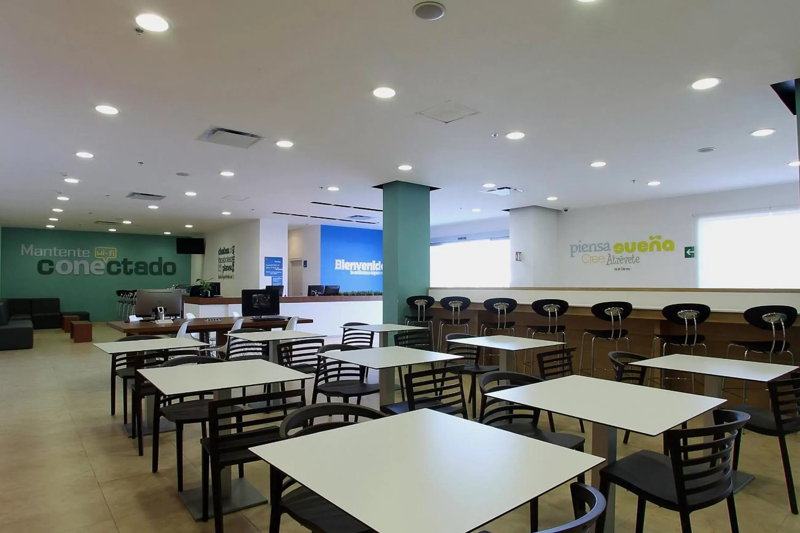 Restaurant/Places to Eat in One Queretaro Centro Sur