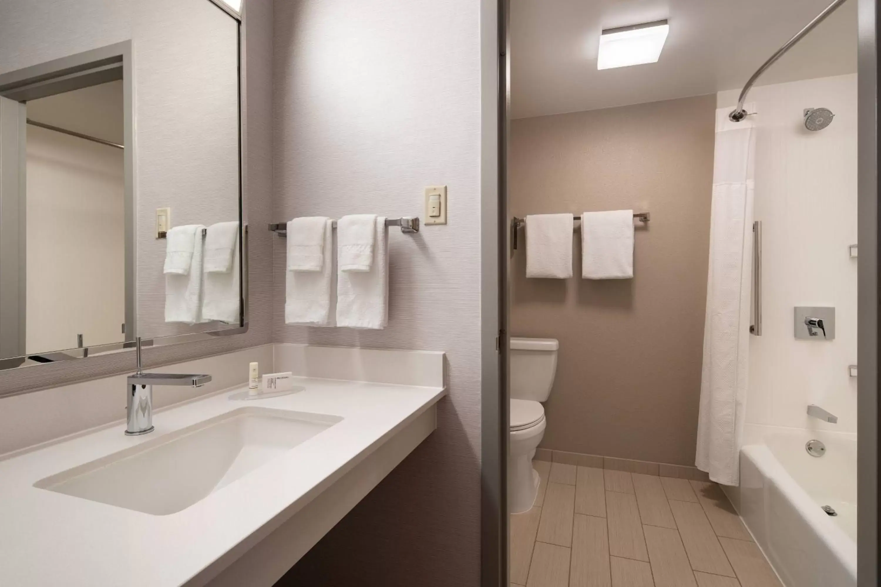 Bathroom in Courtyard by Marriott Bakersfield