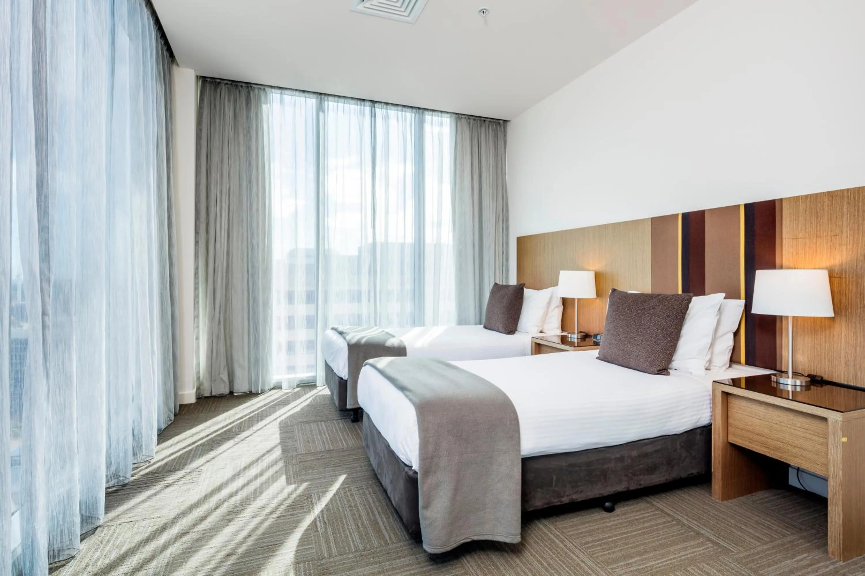 Bedroom, Bed in Quest on Franklin