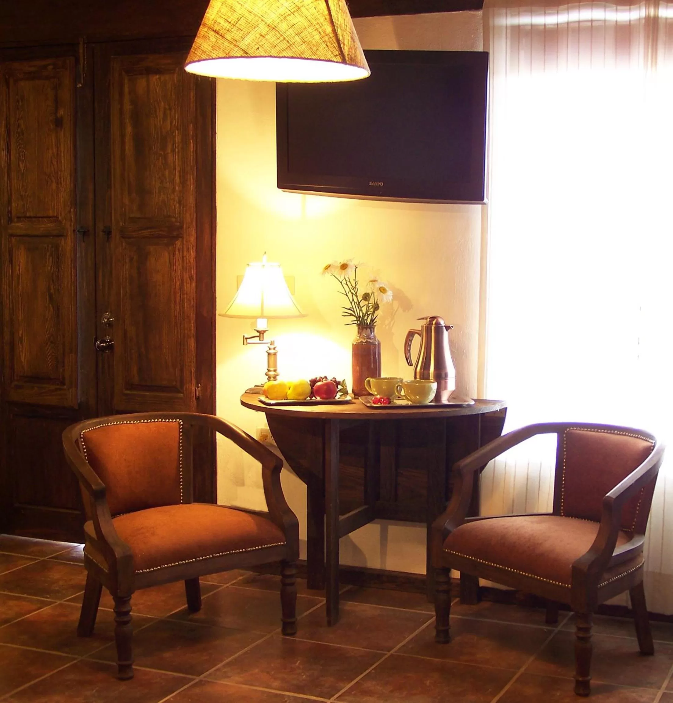 Coffee/tea facilities, TV/Entertainment Center in Hotel Villa Cassis