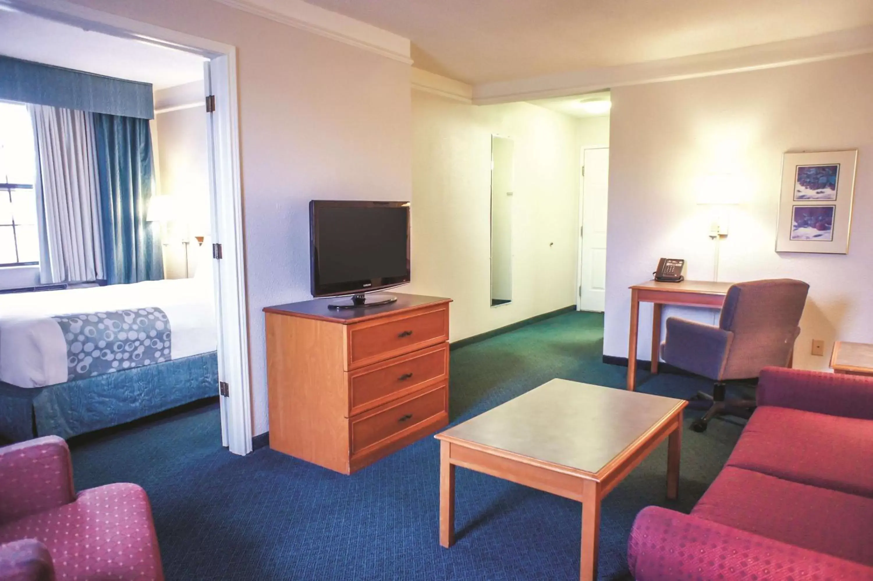 Photo of the whole room, TV/Entertainment Center in La Quinta Inn by Wyndham Moline Airport