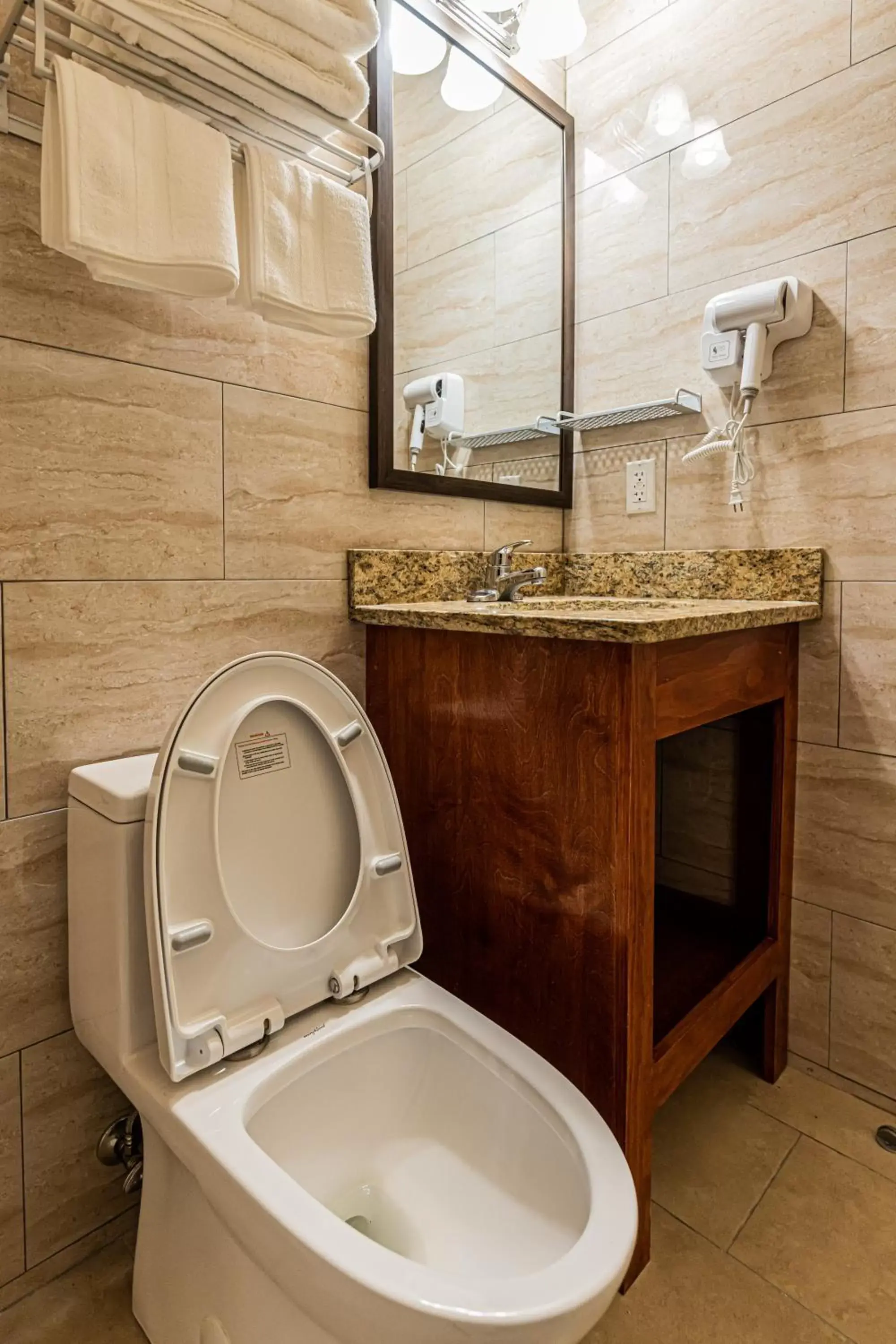 Toilet, Bathroom in Astoria Inn LaGuardia Hotel