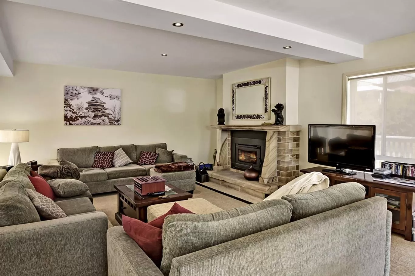Communal lounge/ TV room, Seating Area in Bundanoon Lodge