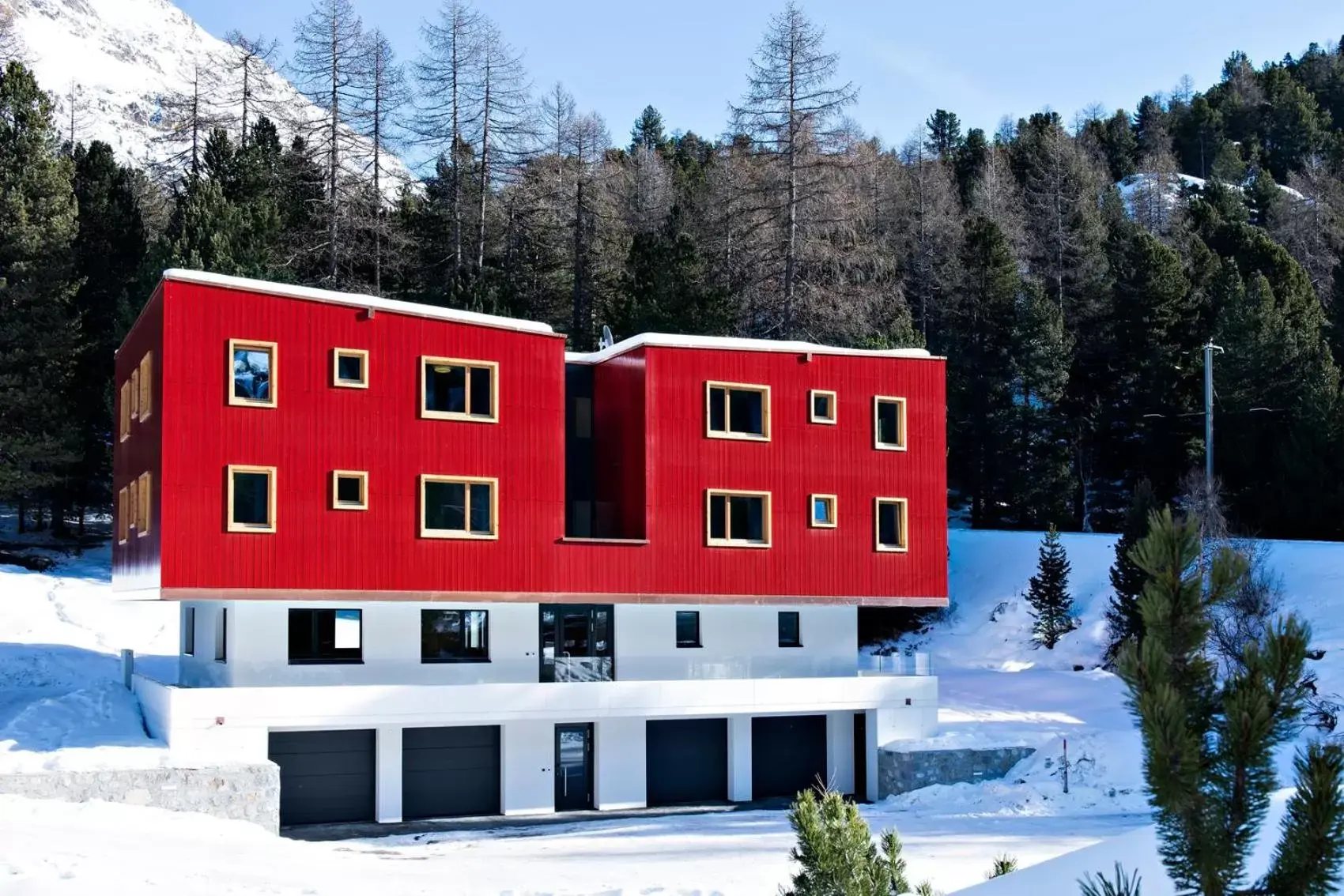 Property building, Winter in Gletscher-Hotel Morteratsch