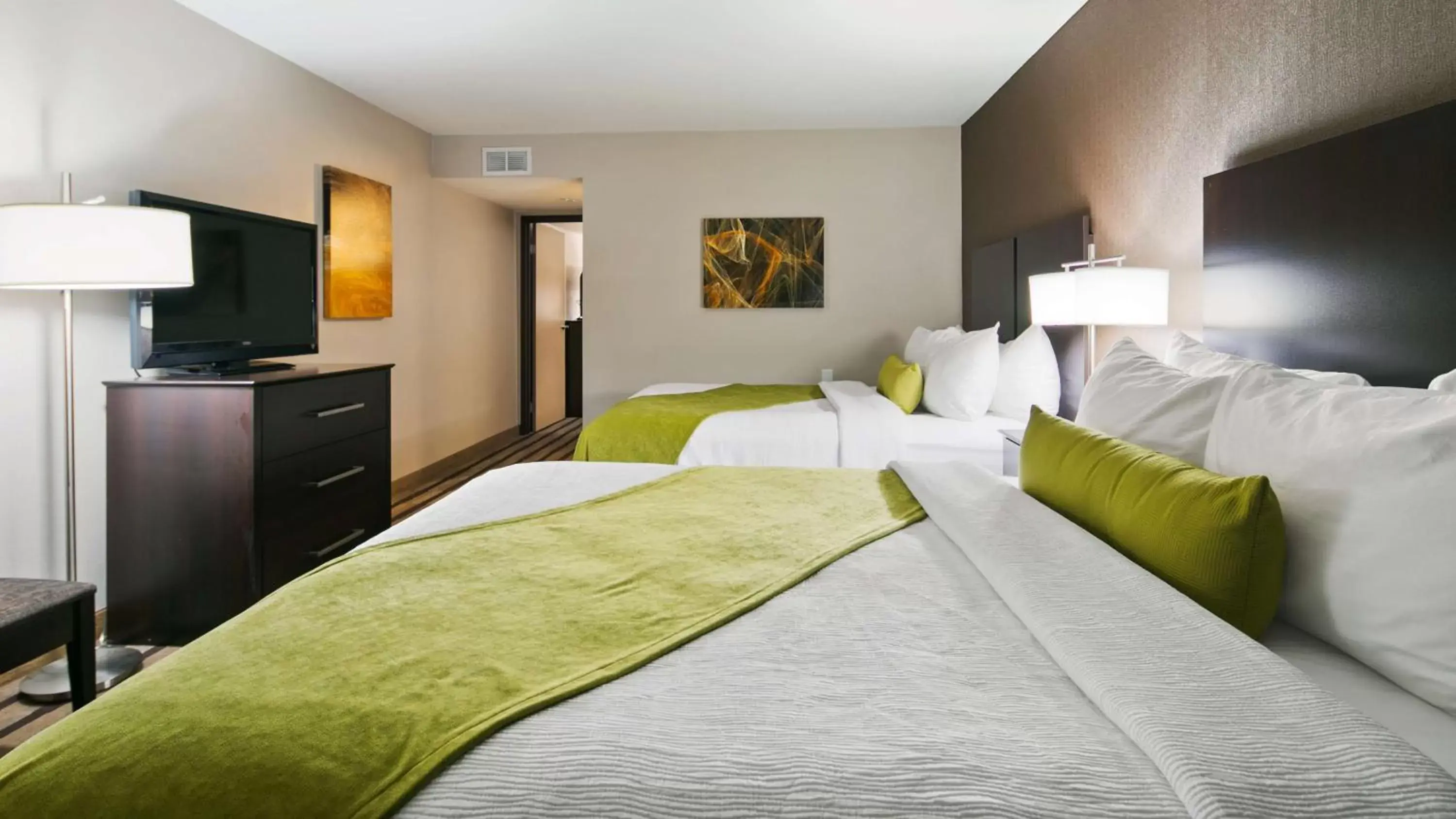 Photo of the whole room, Bed in Best Western Harvest Inn & Suites Photo of the whole room, Bed in Best Western Harvest Inn & Suites