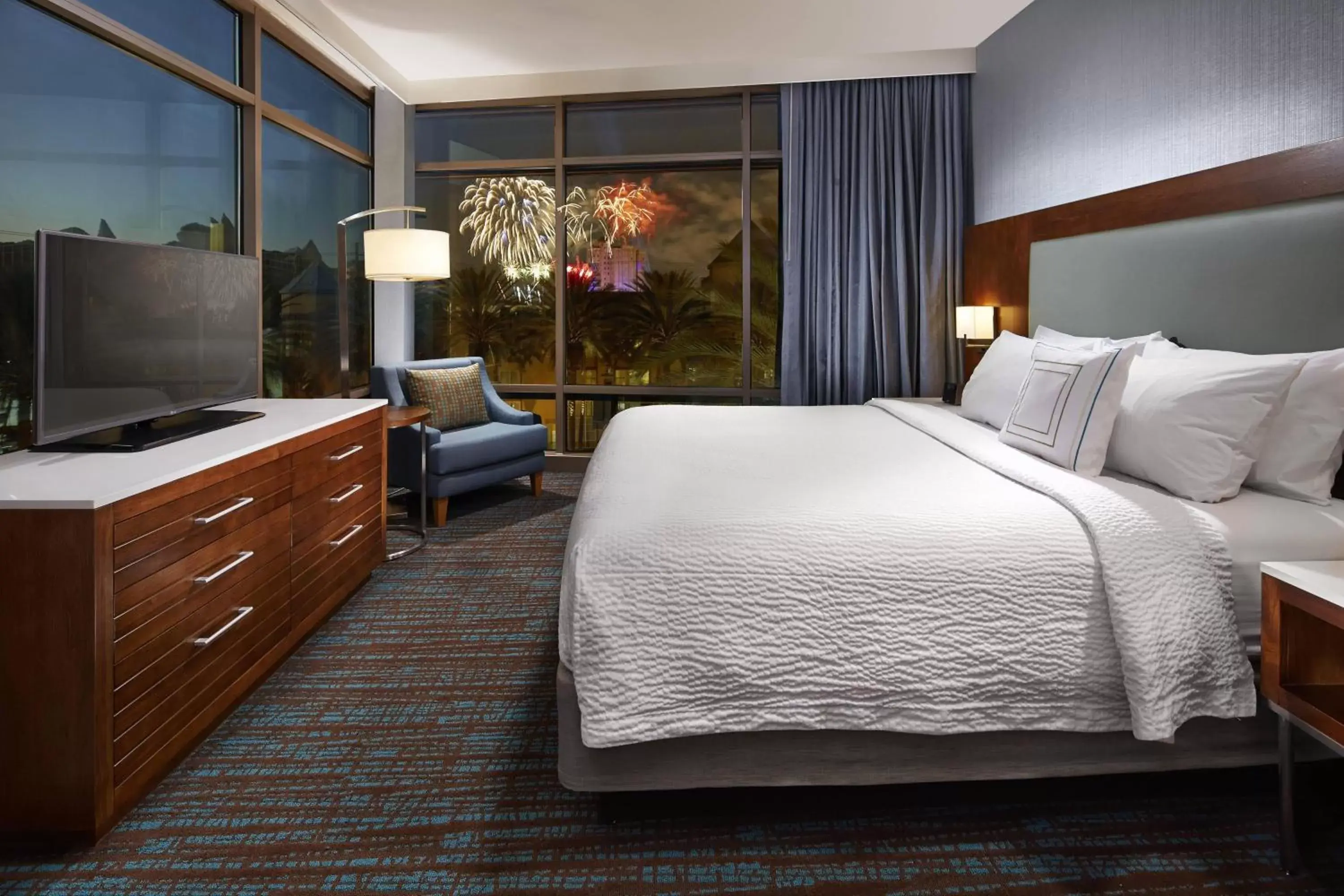 Photo of the whole room, Bed in SpringHill Suites by Marriott at Anaheim Resort Area/Convention Center