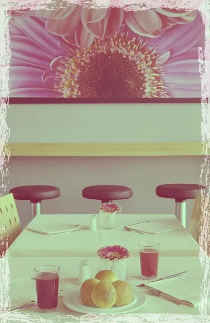 Restaurant/places to eat in Executive Hotel Restaurant/places to eat in Executive Hotel