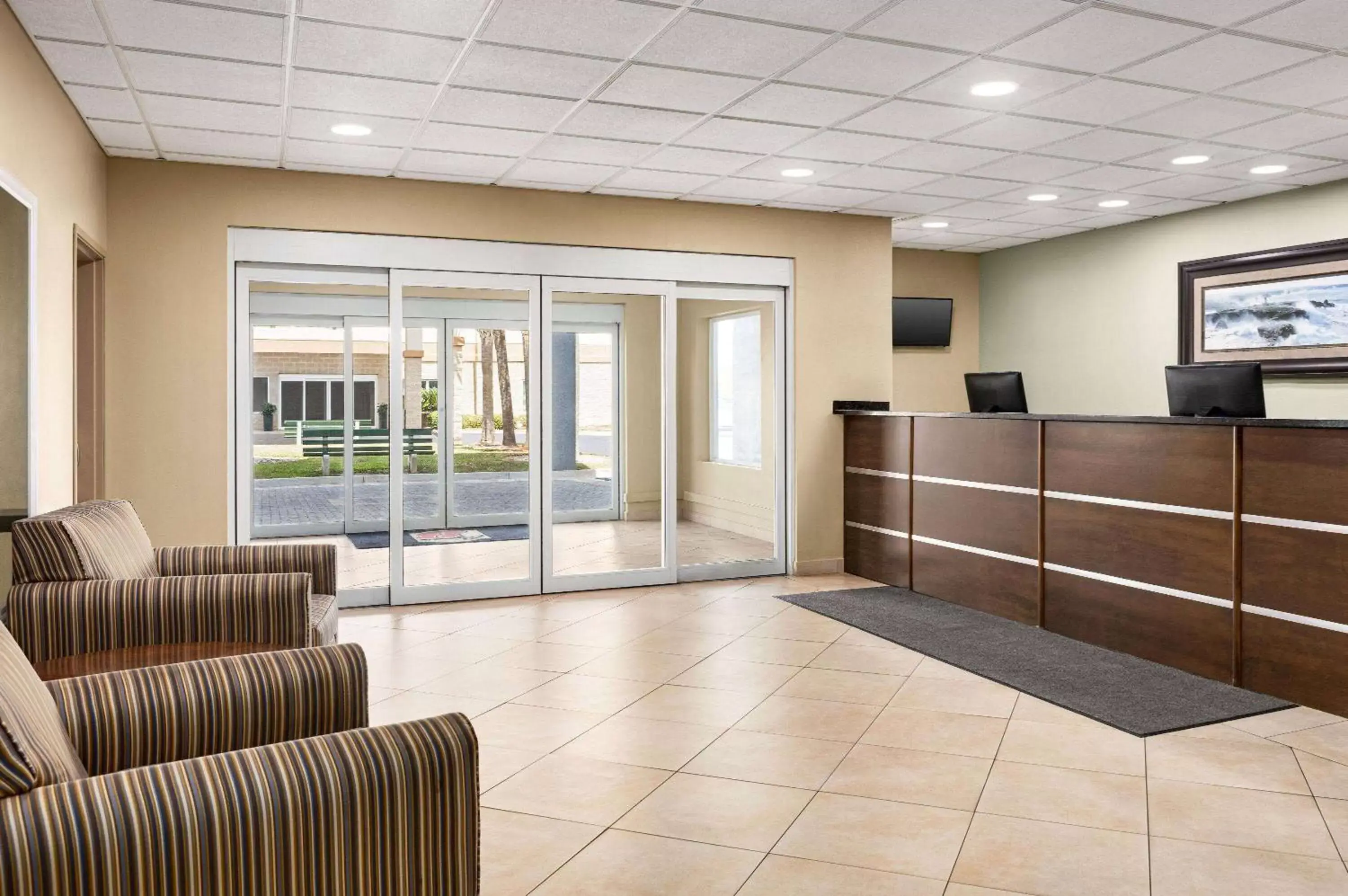 Lobby or reception, Lobby/Reception in Super 8 by Wyndham Savannah