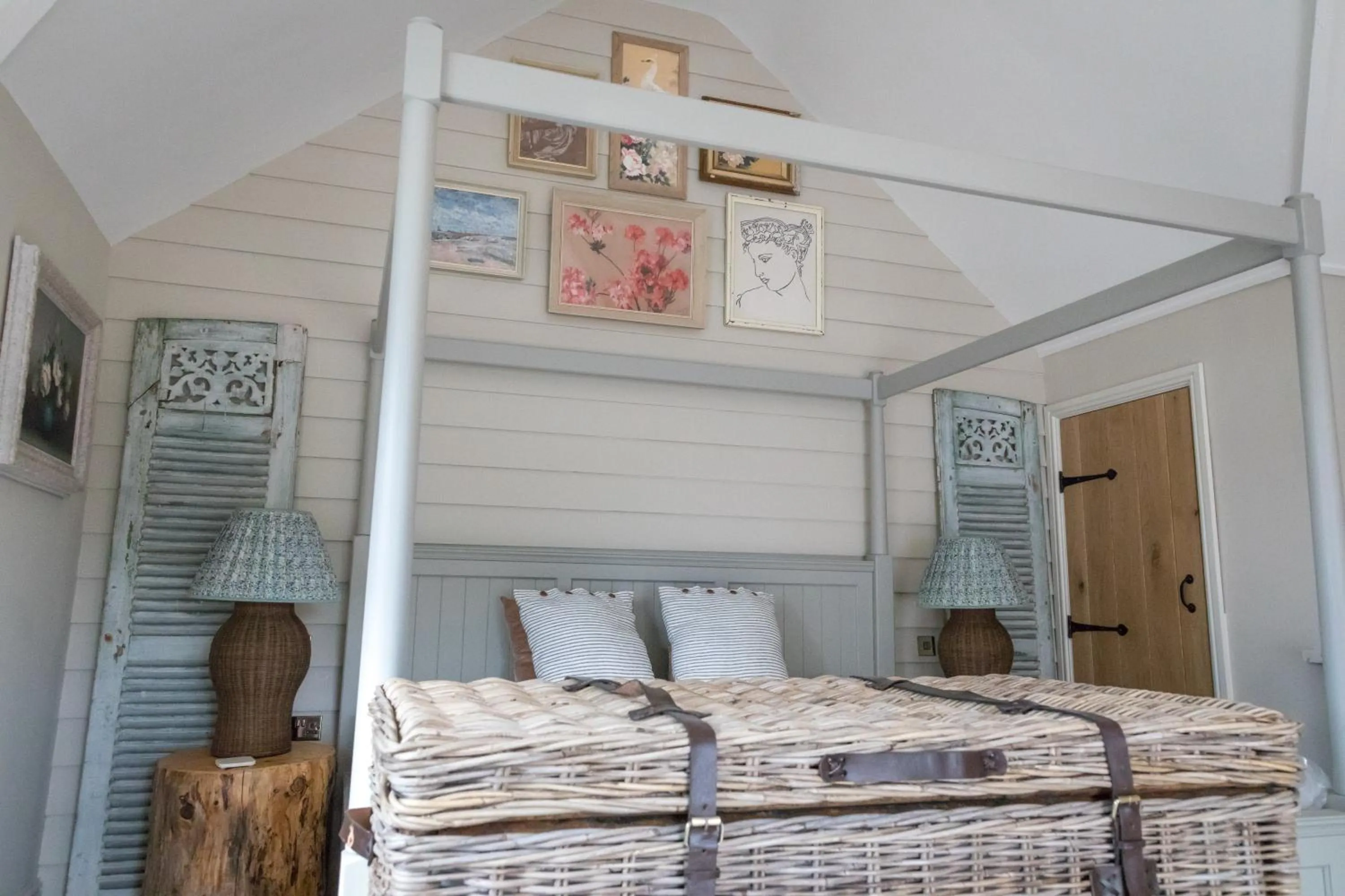 Bedroom, Bed in The Frogmill Hotel